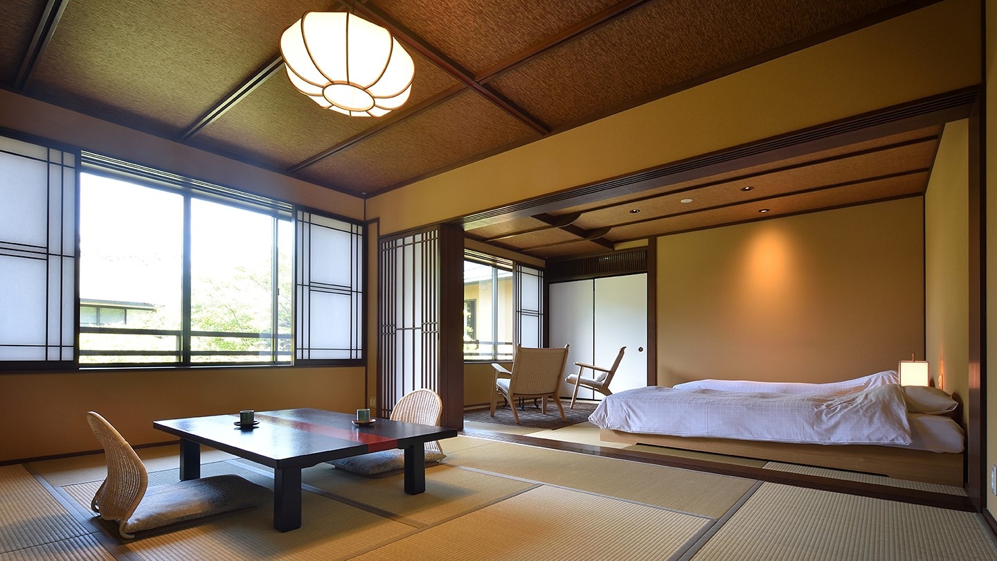 Winding stream (main room)