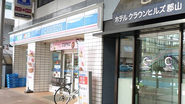  从大堂即可进入罗森便利店，24小时营业。