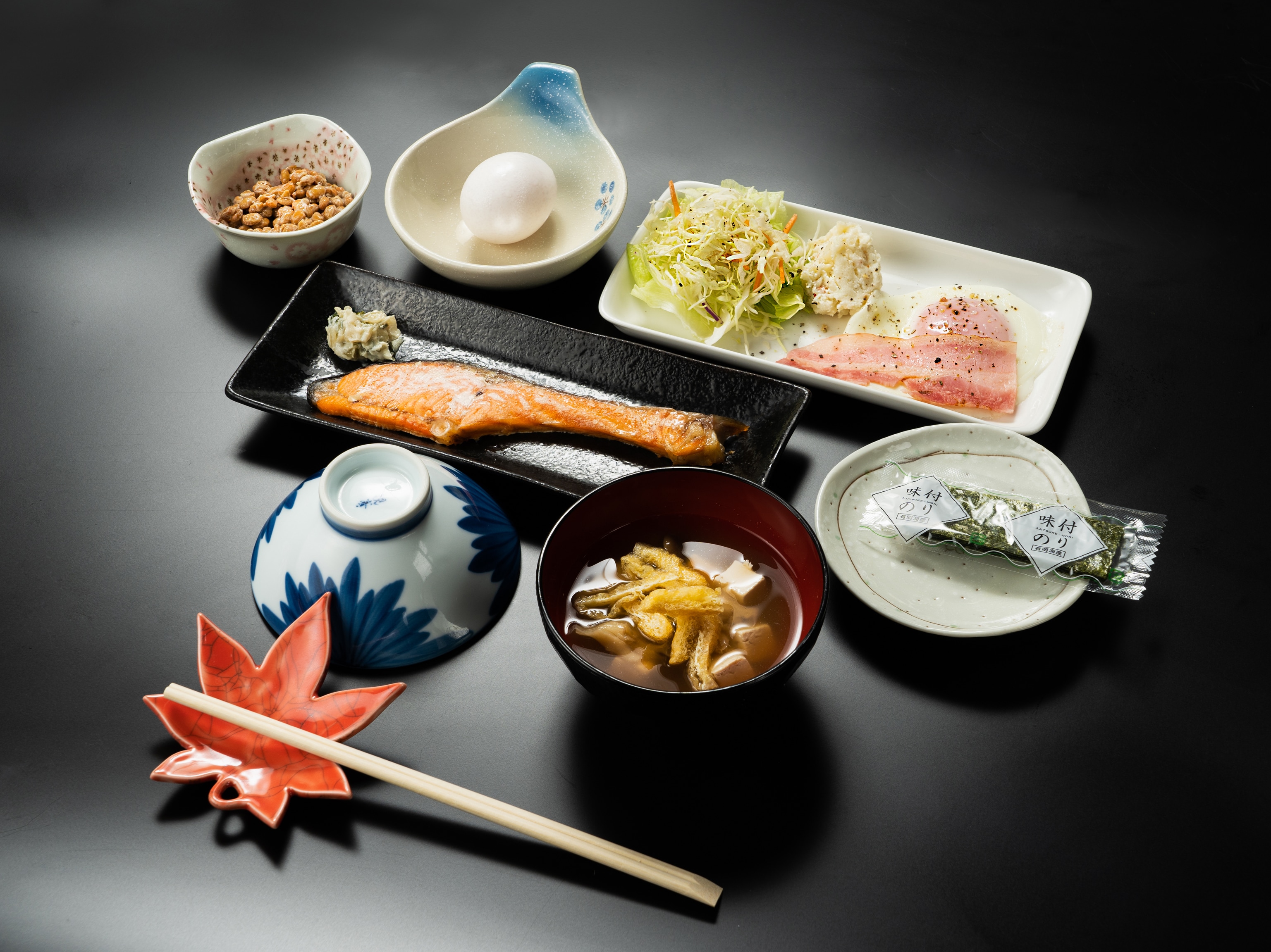 [Standar dengan dua makanan termasuk] Pilih antara shabu-shabu atau sukiyaki sebagai hidangan utama Anda ★ Nikmati mata air belerang putih susu langsung dari sumbernya