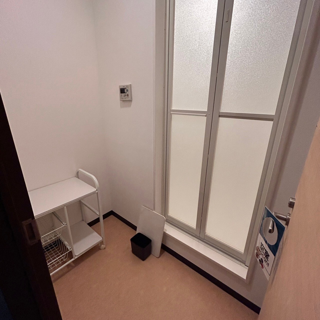 Shared shower room 1
