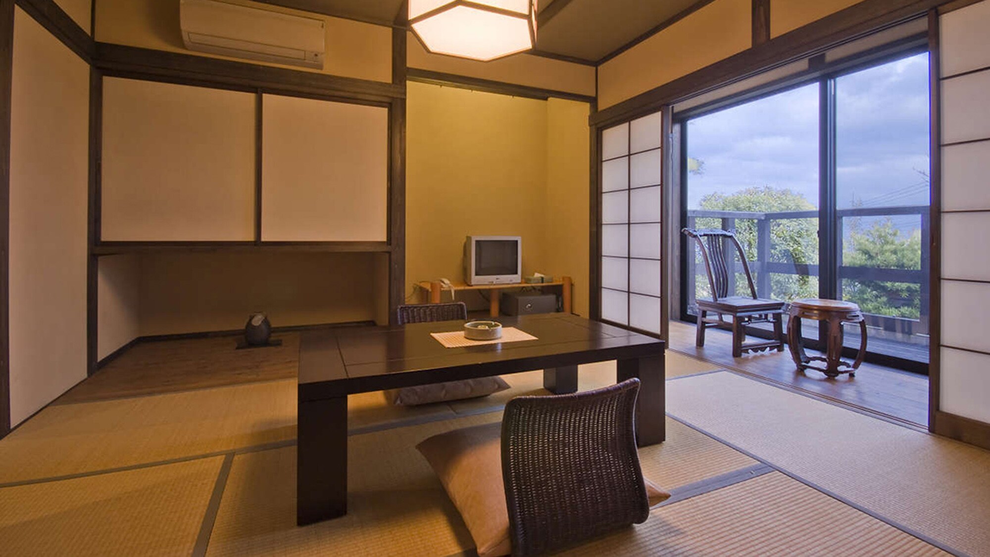 Separate guest room Japanese-style room + twin bedroom + terrace + private semi-open-air bath