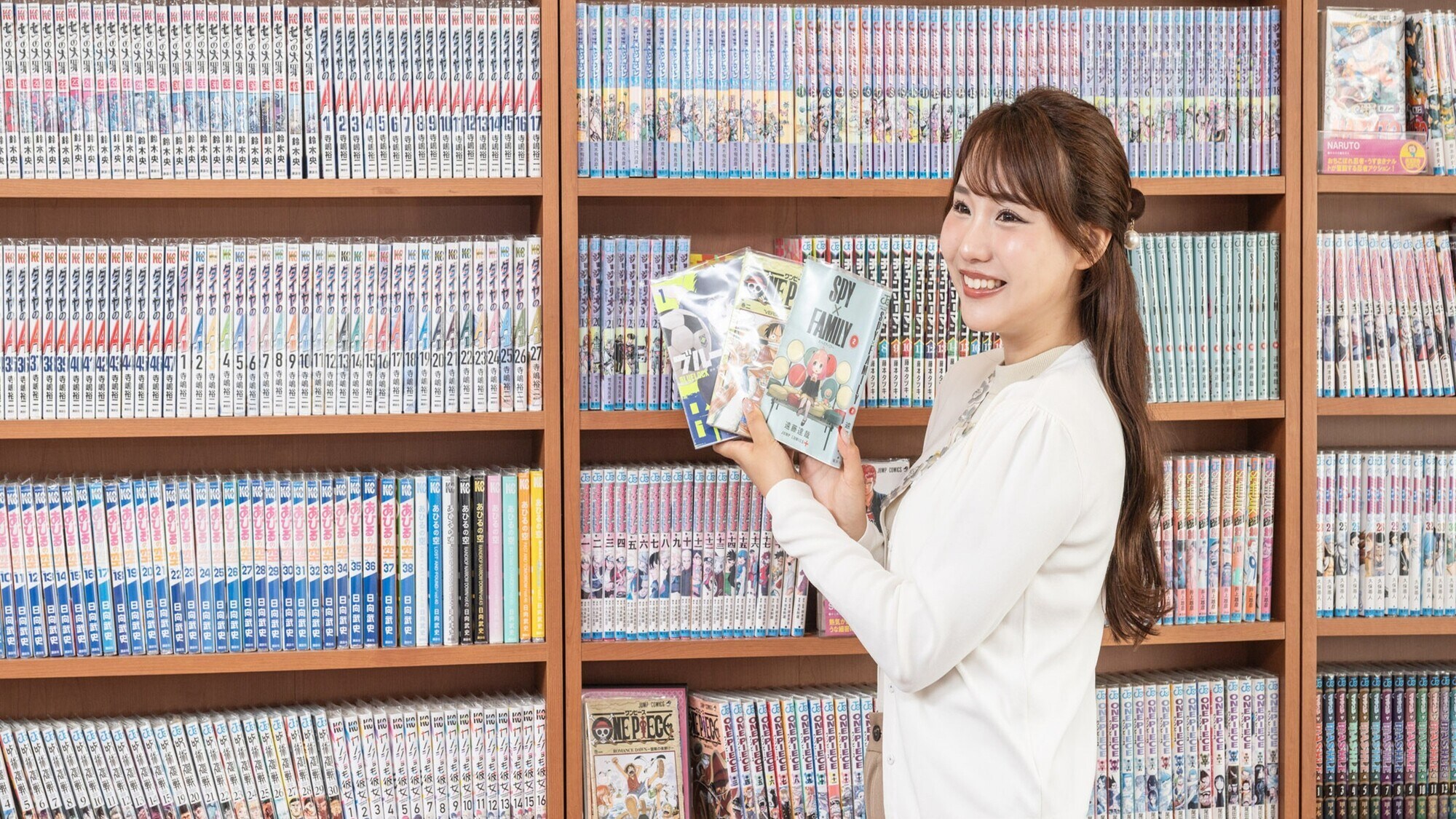 Khu vực truyện tranh Manga: Chúng tôi có khoảng 5.000 cuốn truyện tranh ở tầng một.