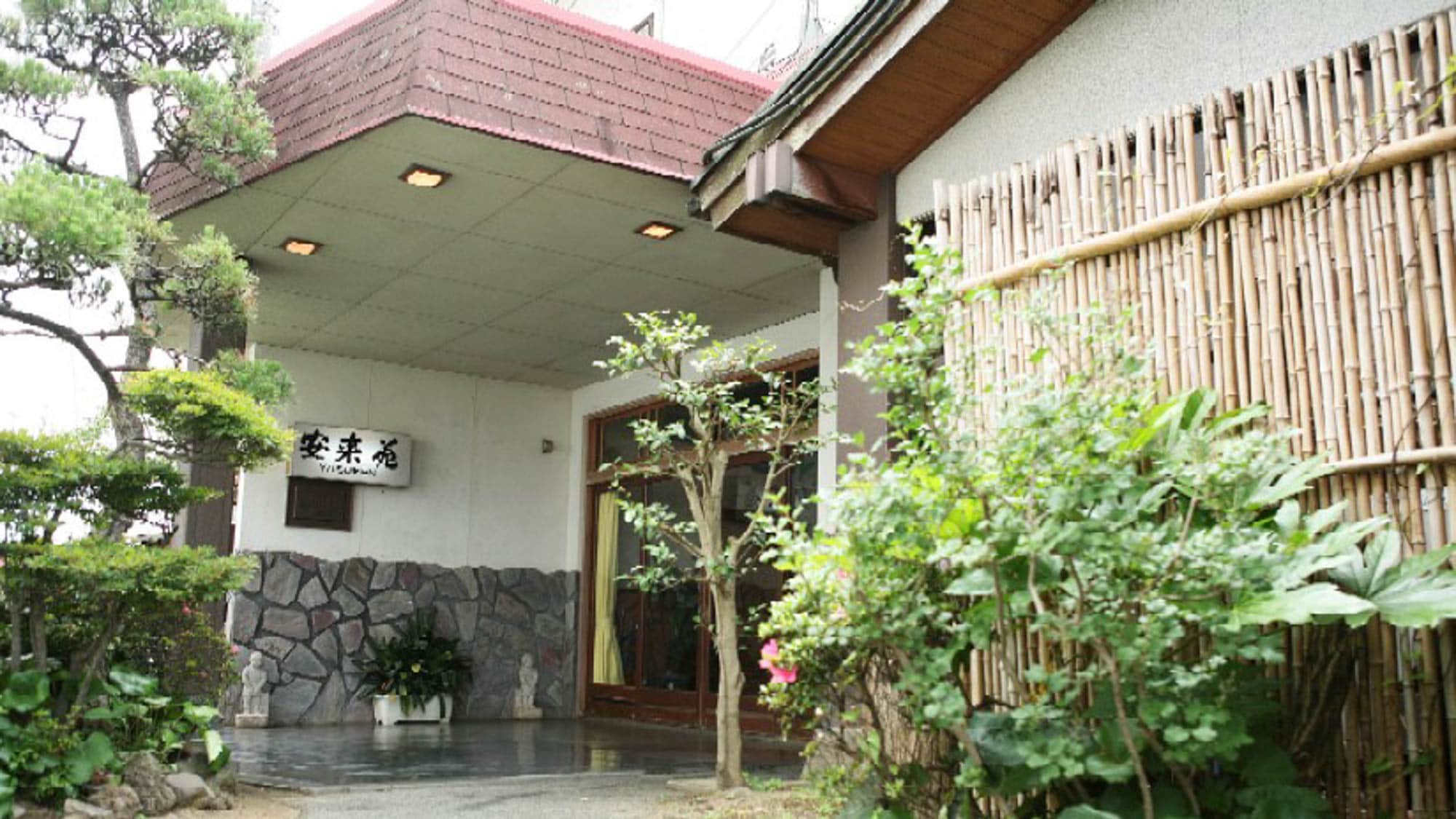 *Exterior: Enjoy a relaxing holiday at this homely hot spring inn with 13 rooms.