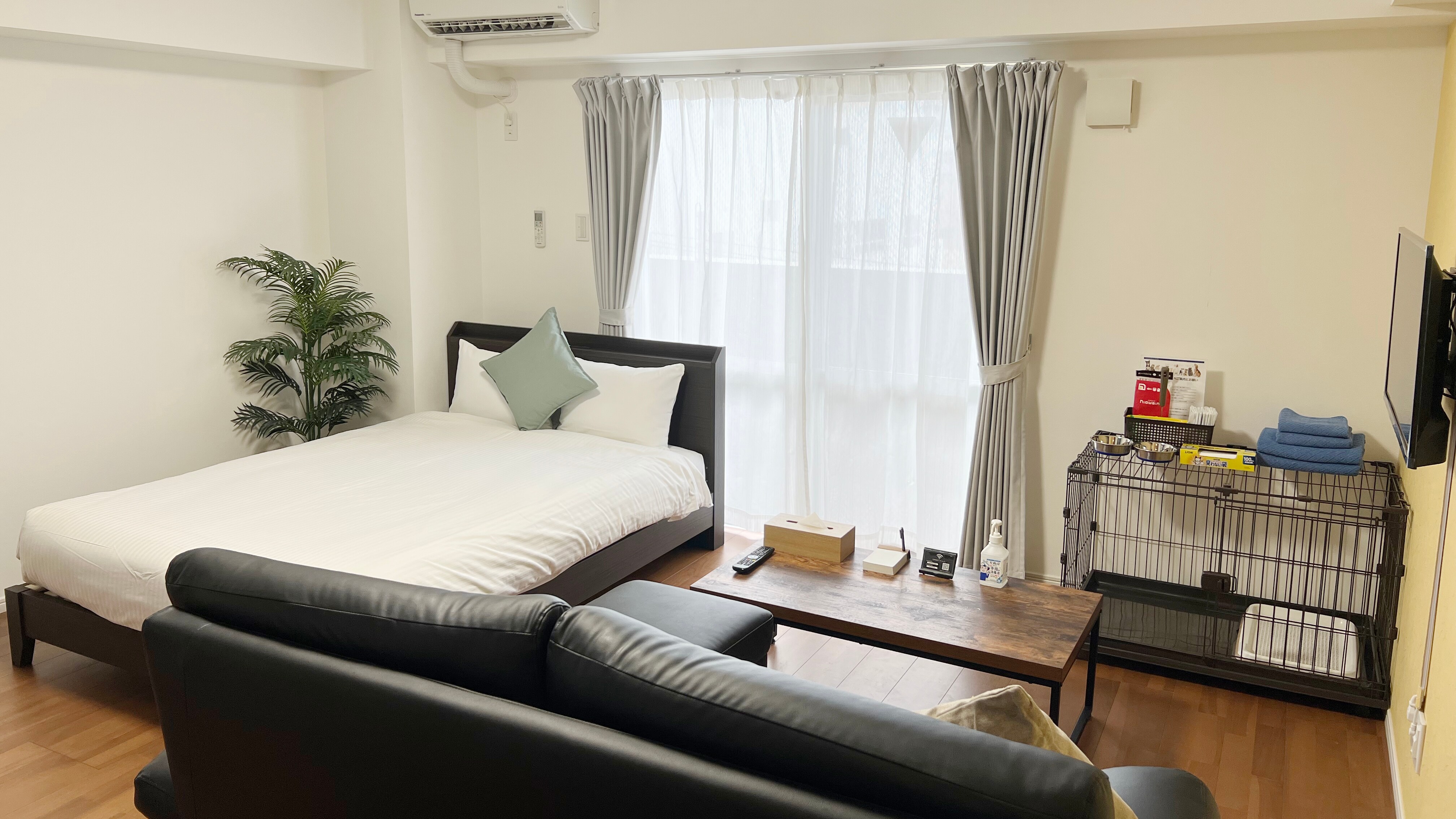 Pet-friendly 2 double bedrooms + bunk beds: living room