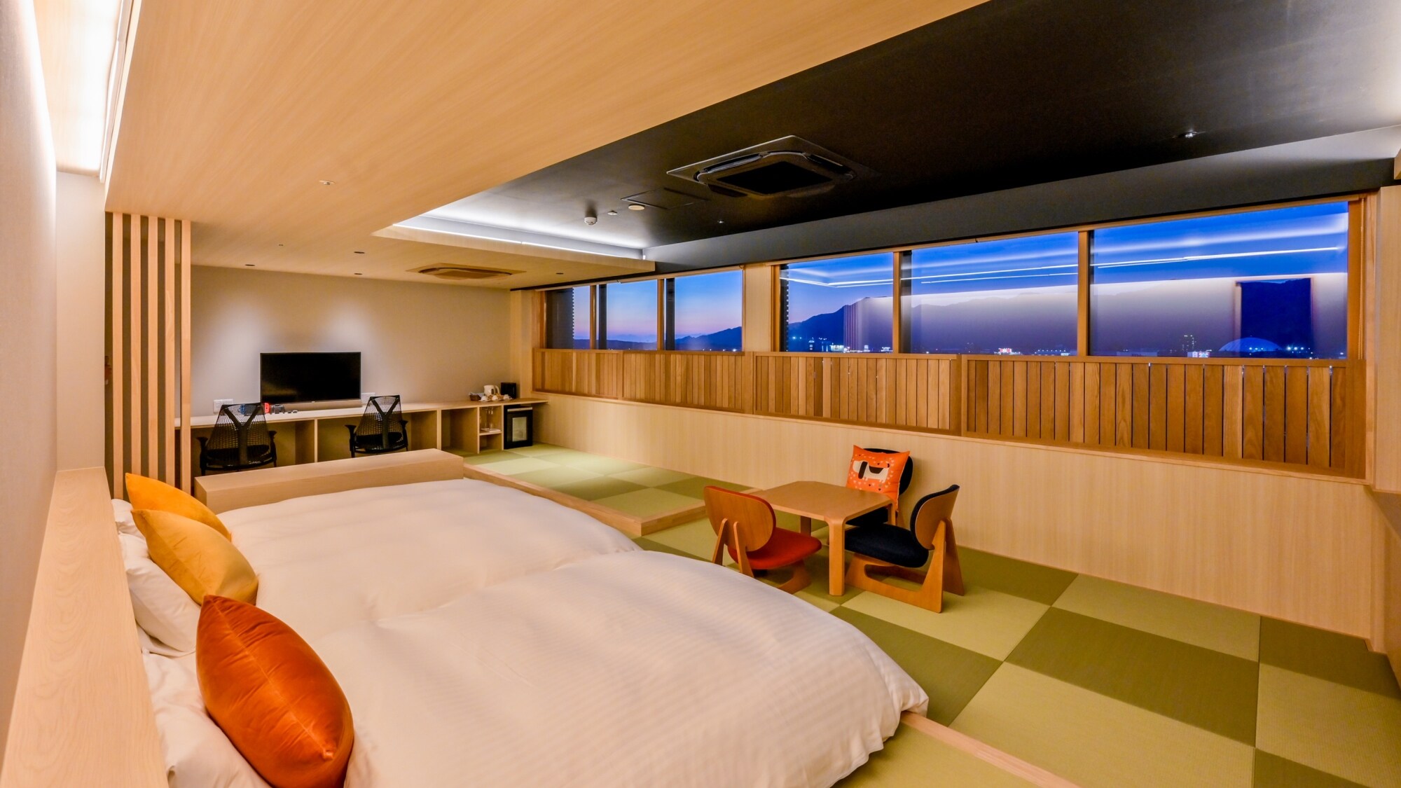 [Japanese Suite - Kanade] Relax in a room with tatami flooring.