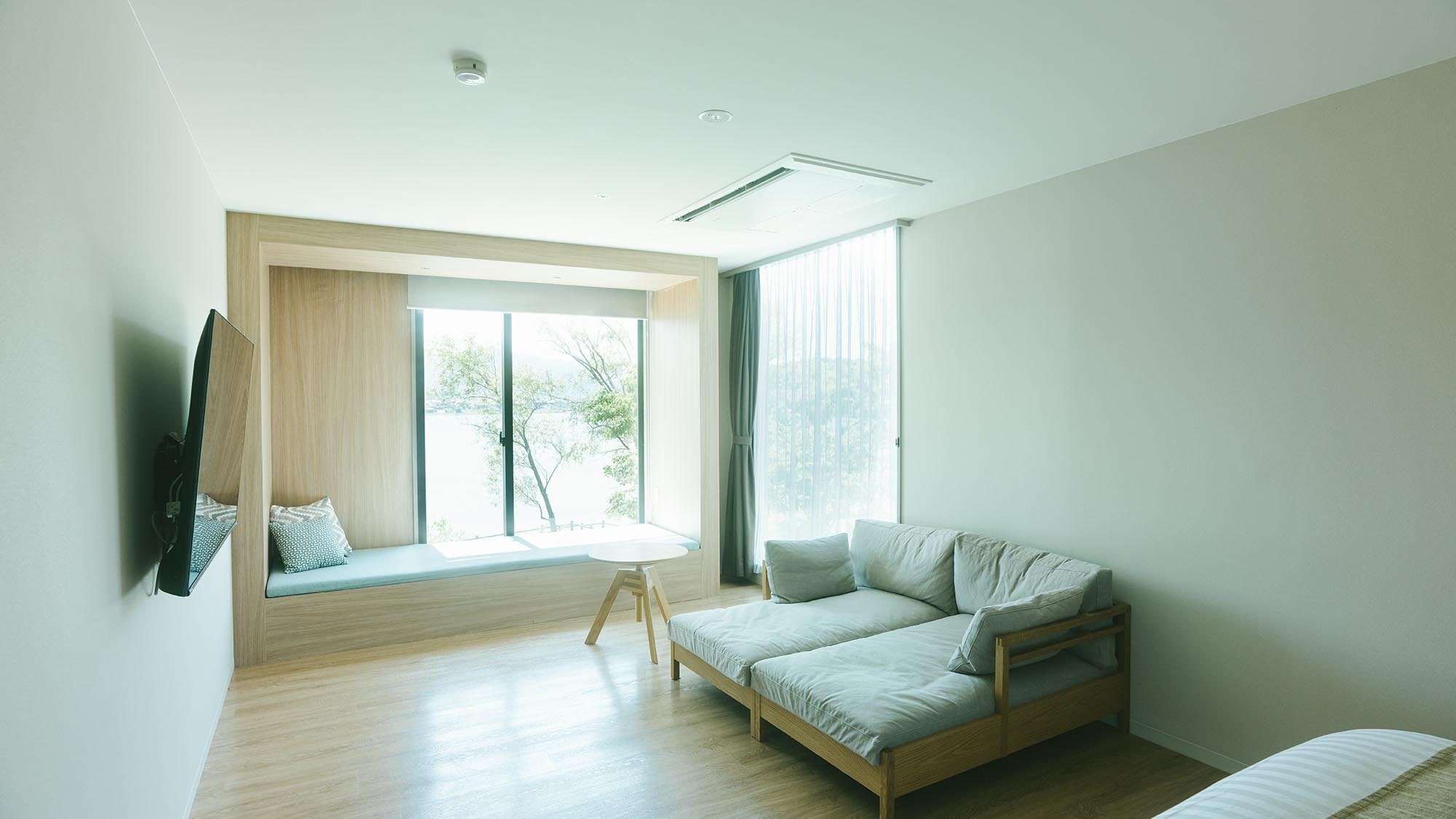 [2F Standard Room] Relax on the sofa or daybed as you like. [Example]