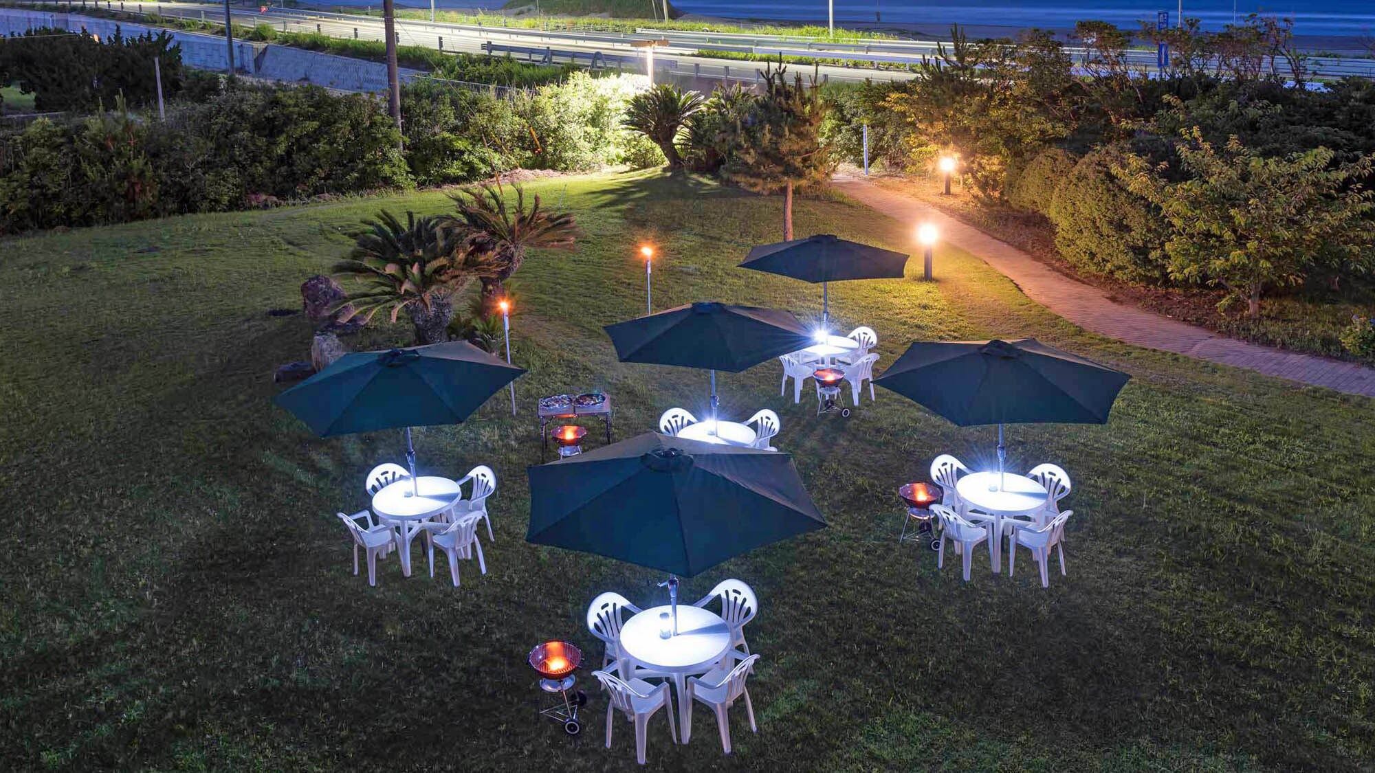 [Taman] Ini adalah tempat BBQ.