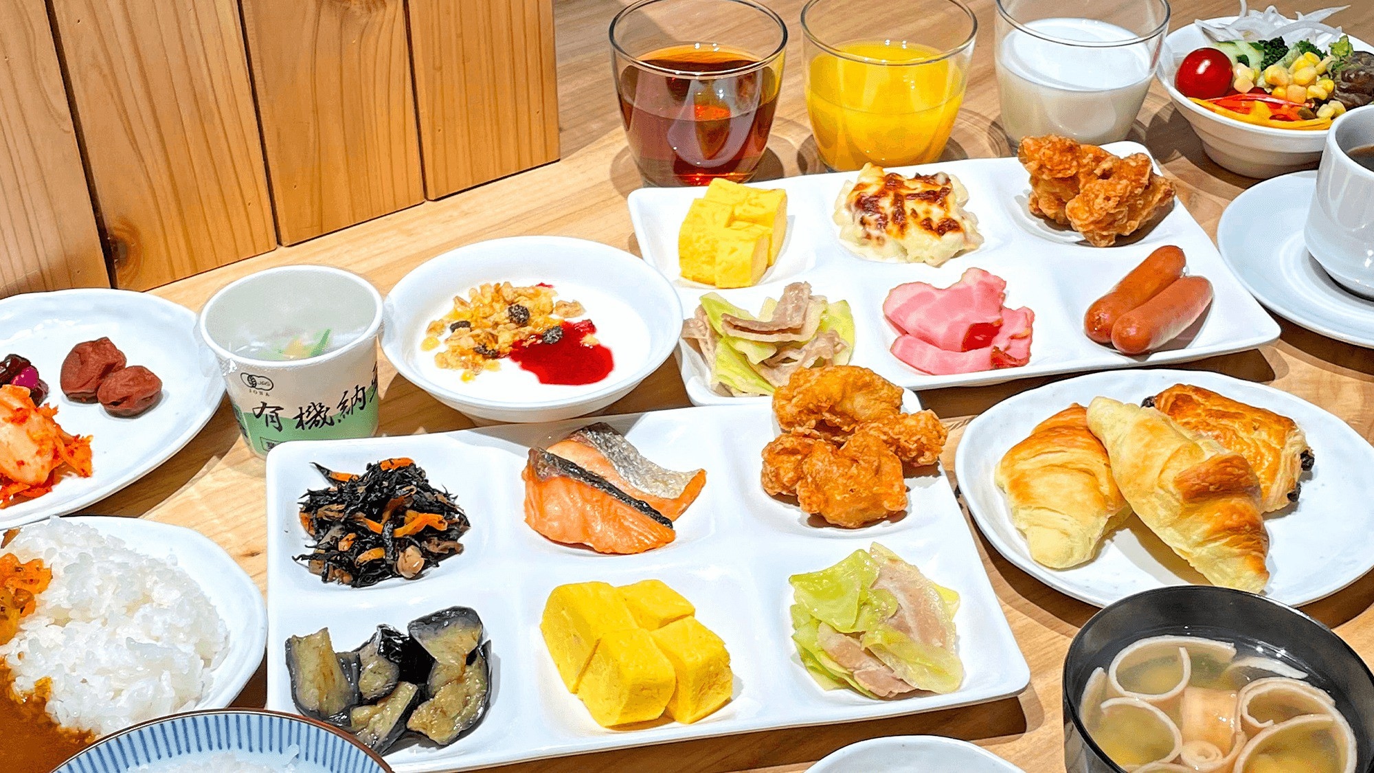 [Breakfast] About 30 kinds of Japanese and Western buffet