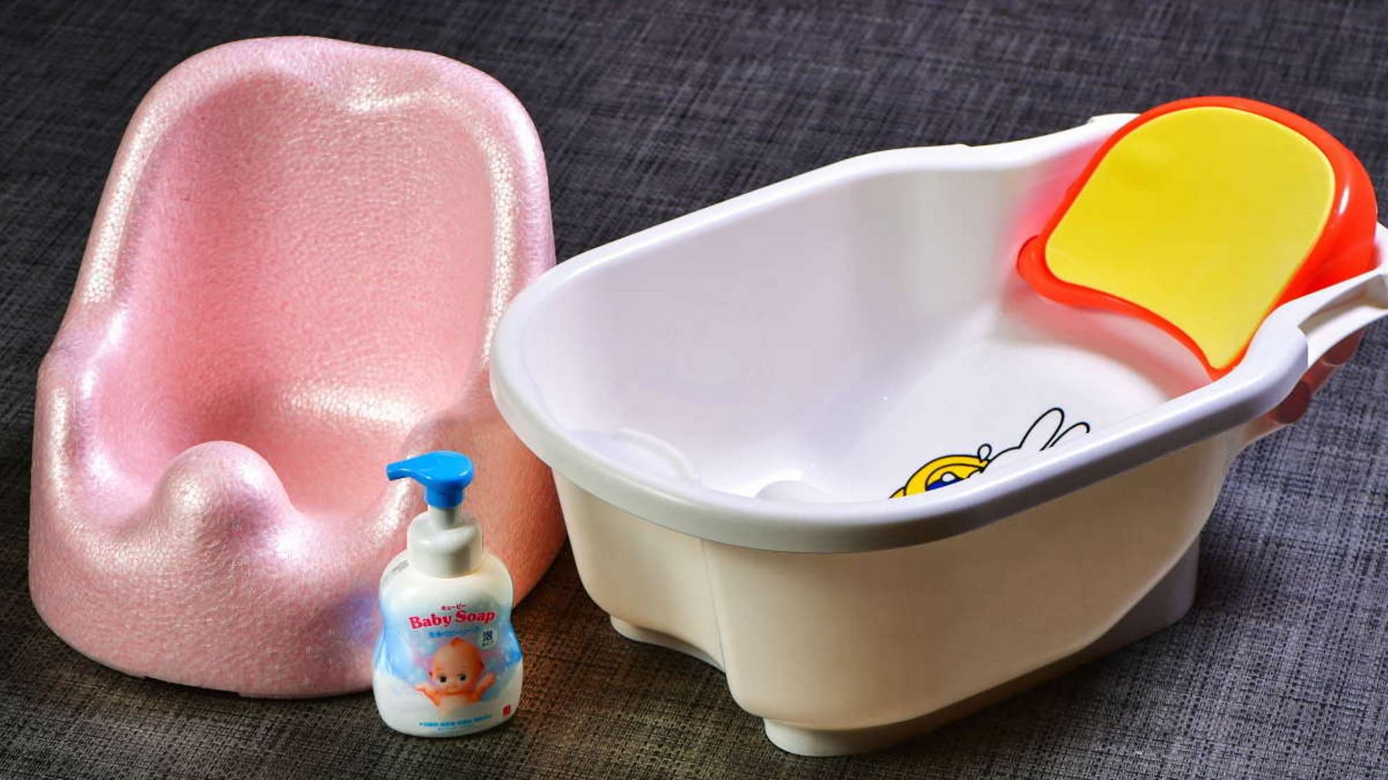 We have non-staining shampoo, baby baths, and chairs available for rental at the front desk.