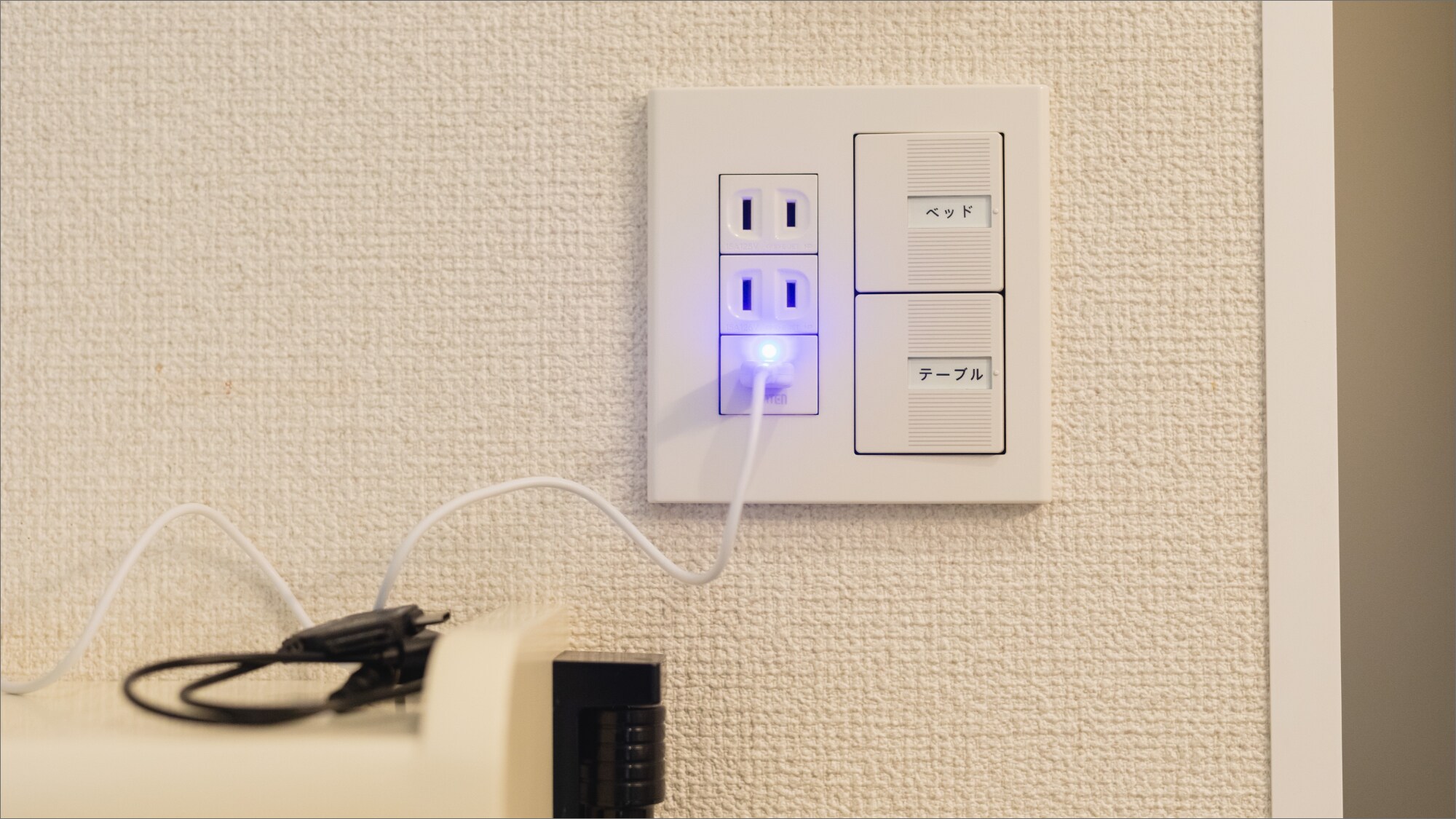With a large number of outlets, you can charge multiple devices at the same time.