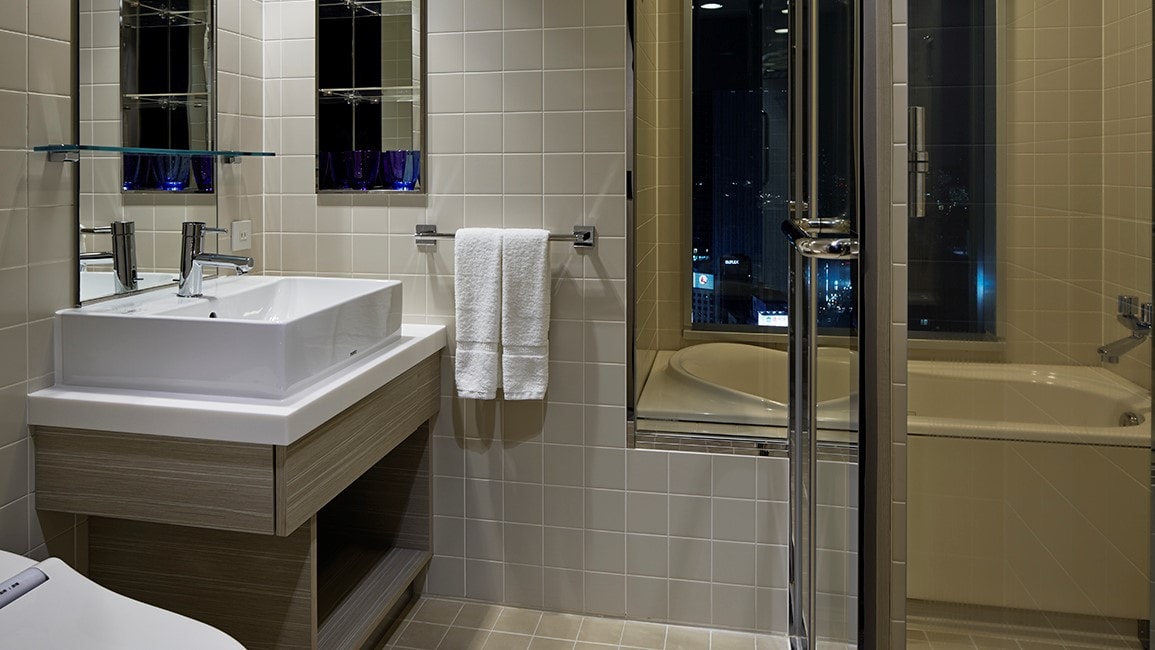 [Deluxe View Bath Twin Bathroom] Popular view bath type with windows installed in the bathroom