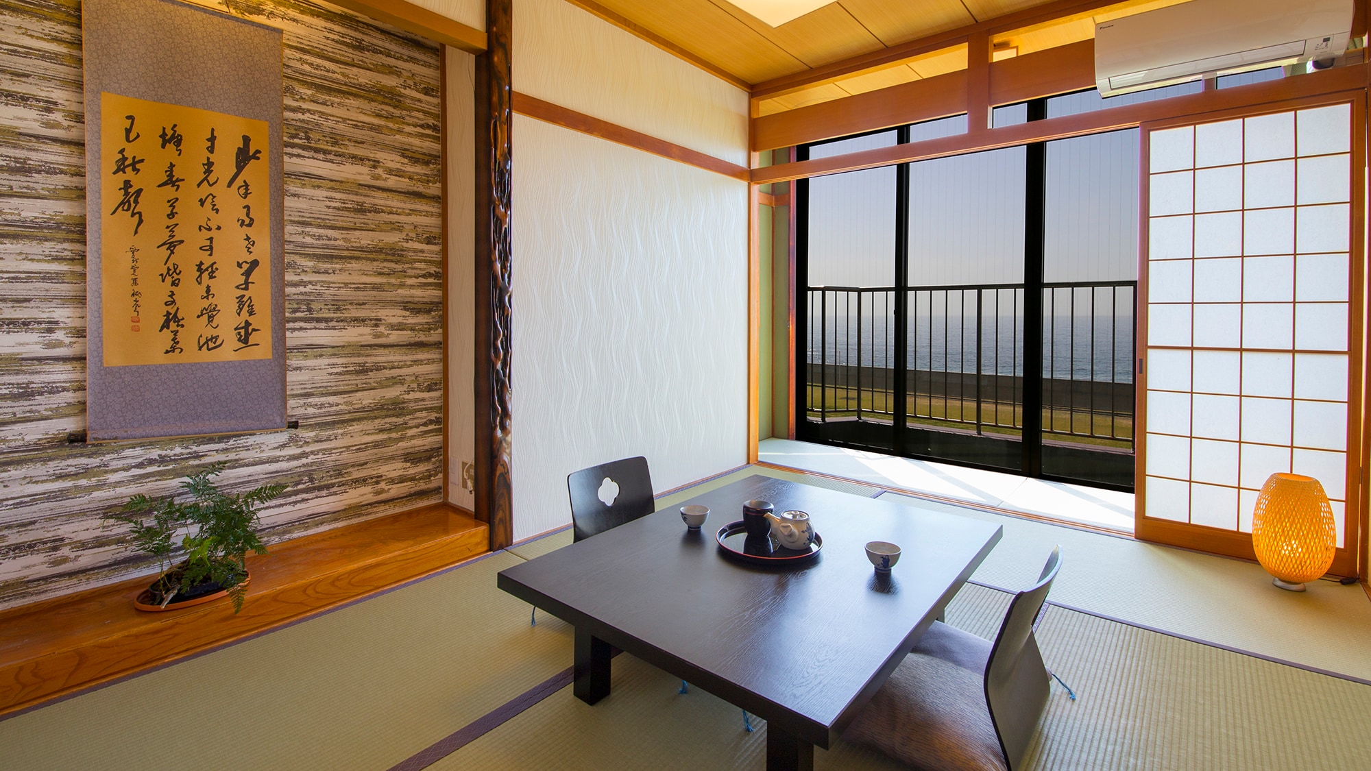 [6 tatami Japanese-style room] A Japanese-style room with a calm atmosphere and ocean view