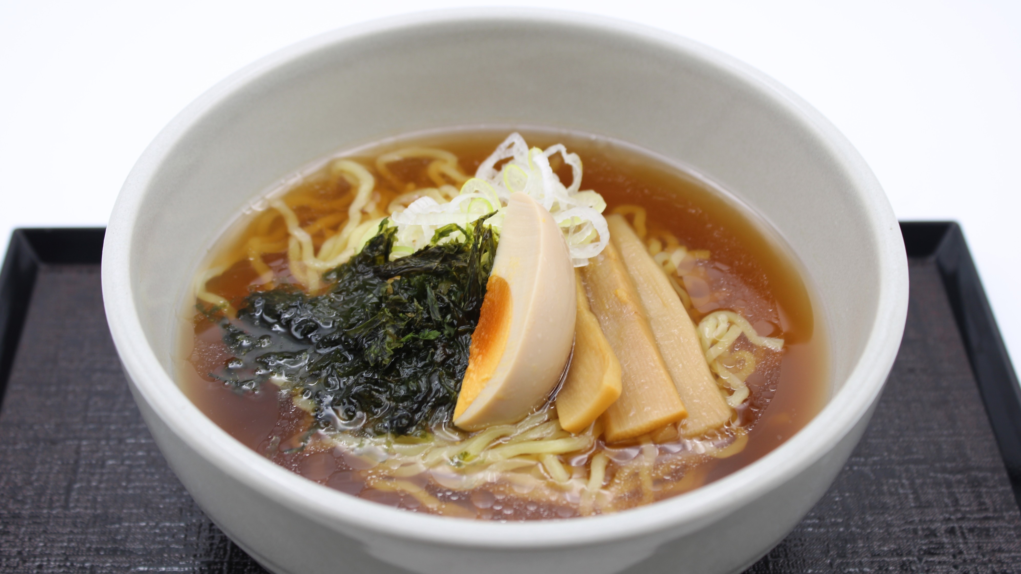 Late-night noodles are available for free. Business hours: 9:30 PM - 11:00 PM