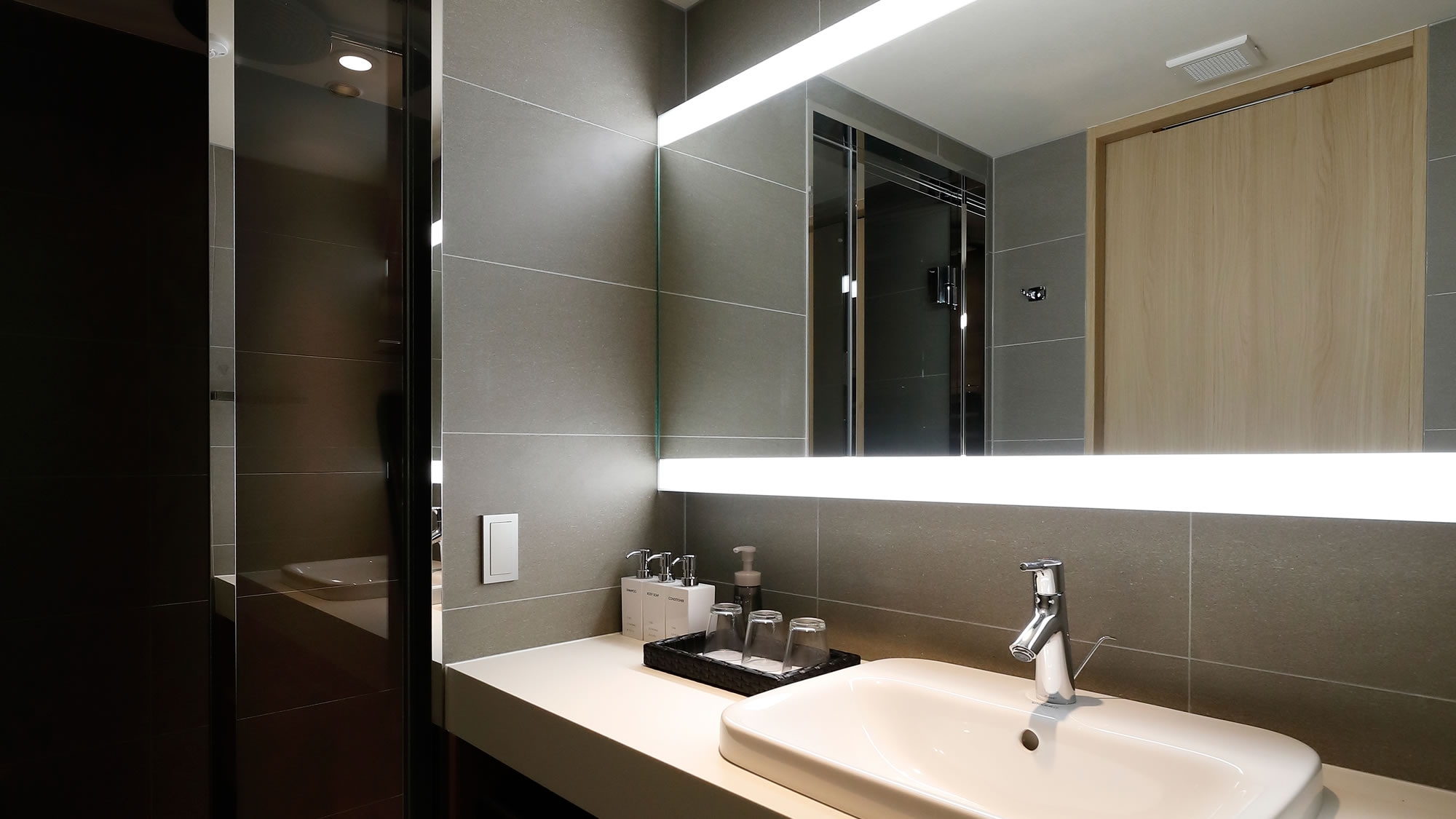 Superior Twin Room Bathroom