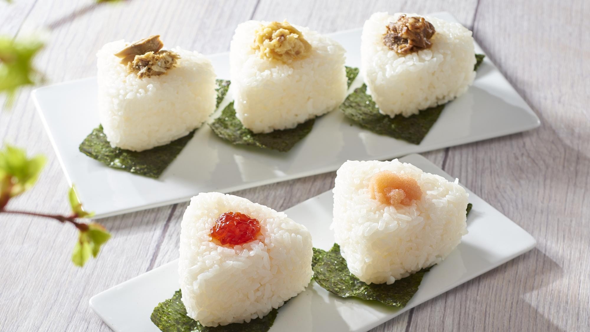 Yumepirika blended rice from Hokkaido with a wide variety of ingredients and 7 kinds of ingredients Omusubi (breakfast demonstration menu)