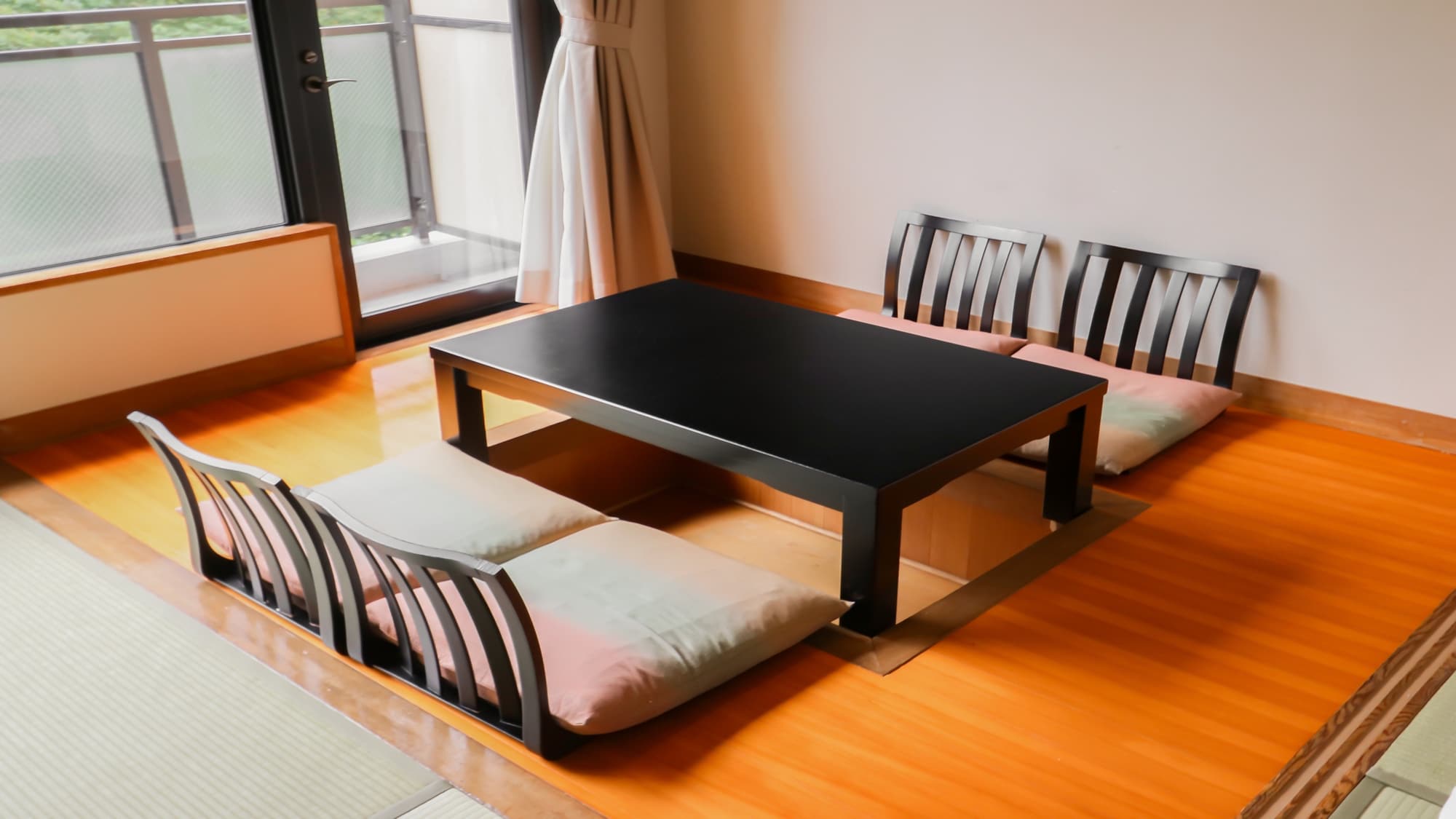 [Non-smoking] West Building Japanese and Western rooms 10 tatami mats + 4.5 tatami mats twin (with bath and toilet)