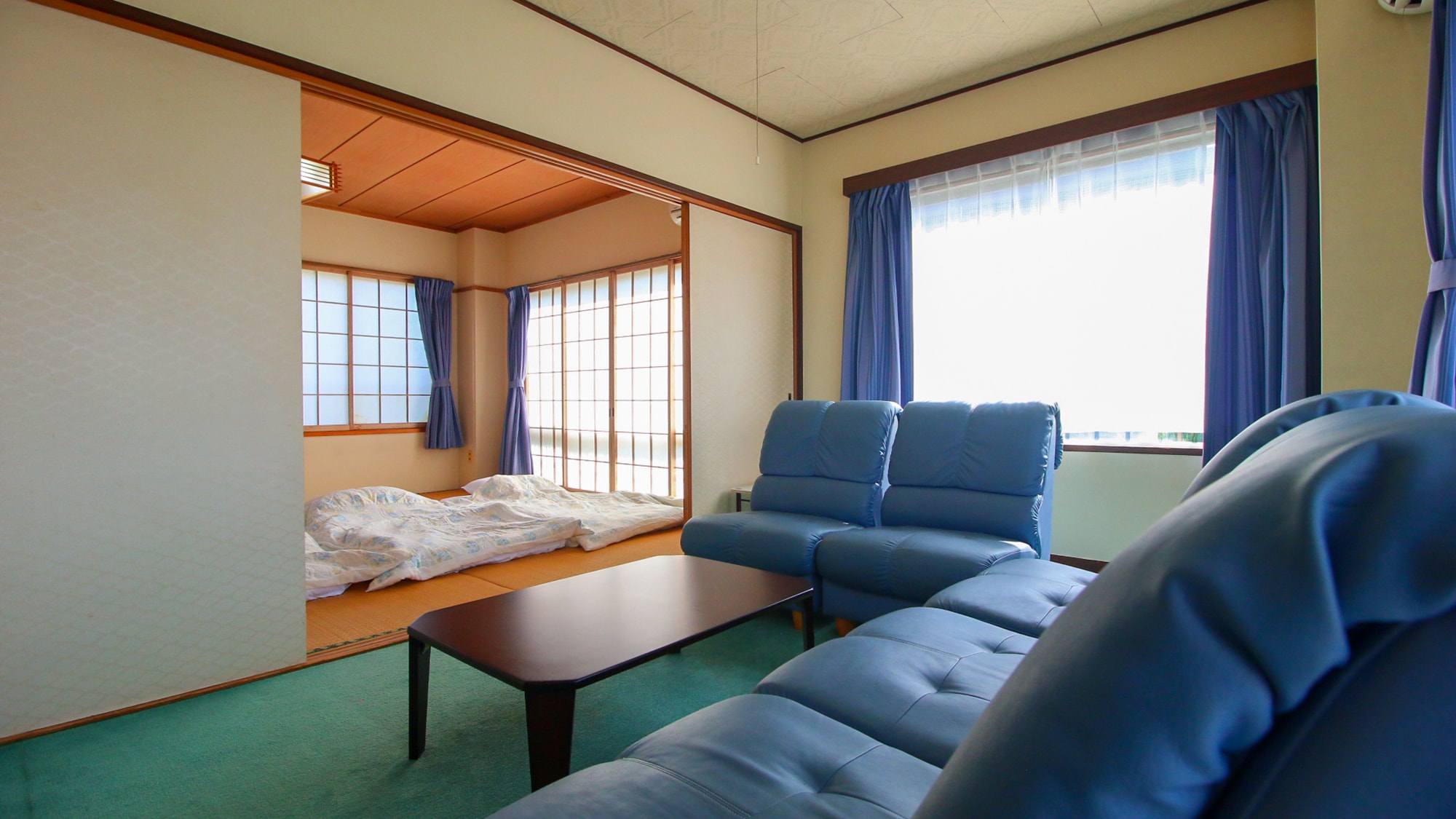 #Two rooms connected together, 10 tatami mats + 6 tatami mats. There is a sofa in the room. Please relax and unwind.