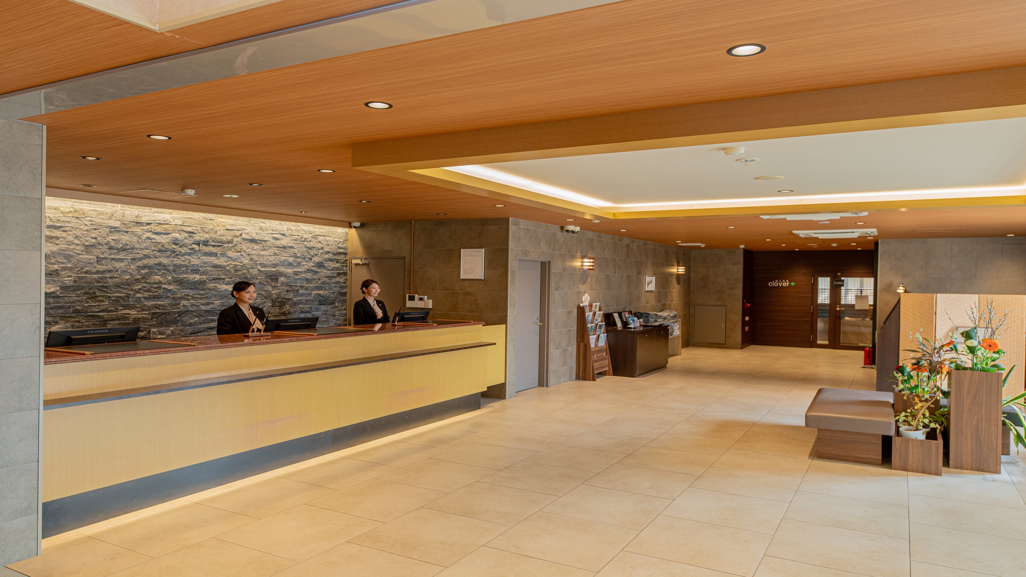 [Inside the building] Lobby