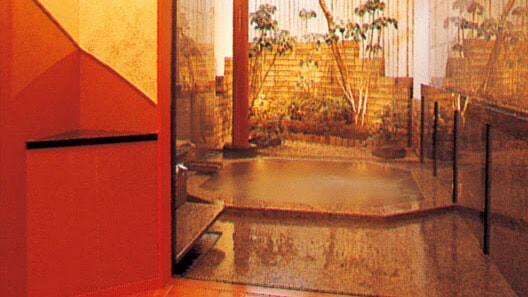 Private open-air bath: Taisho-era romantic "Haikara Bath"