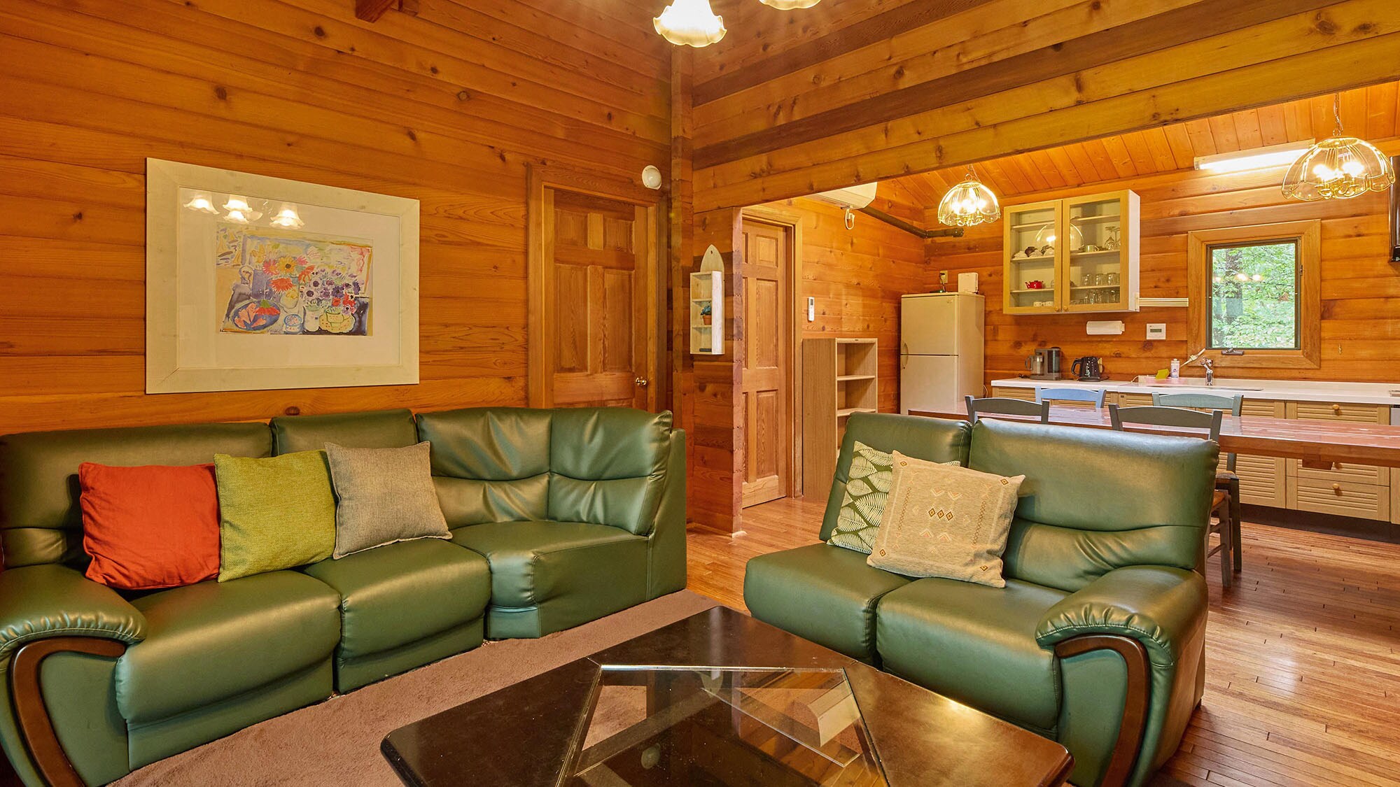 ・[Ann] A log-style cottage where you can feel the warmth of wood. Why not spend a wonderful holiday here?