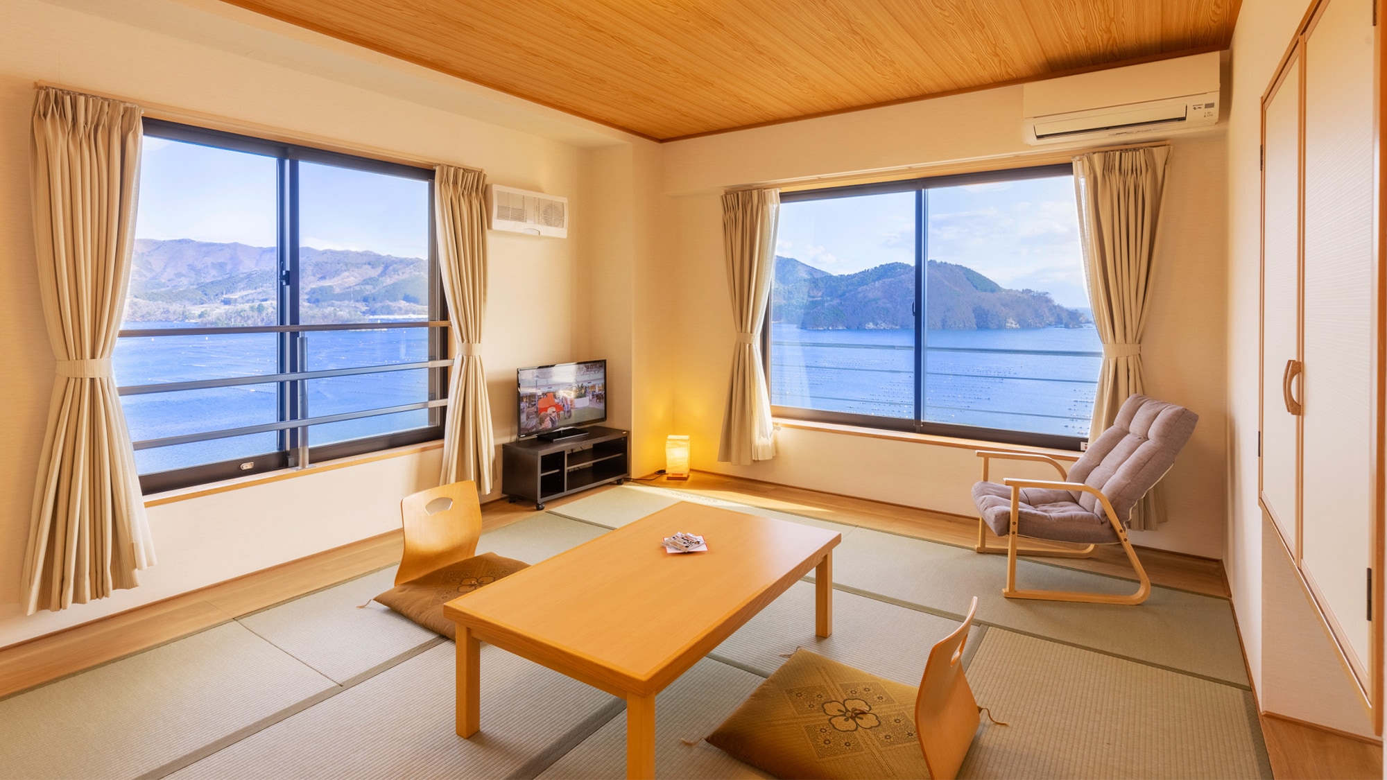 [Corner room - Japanese-style room 10 tatami mats]