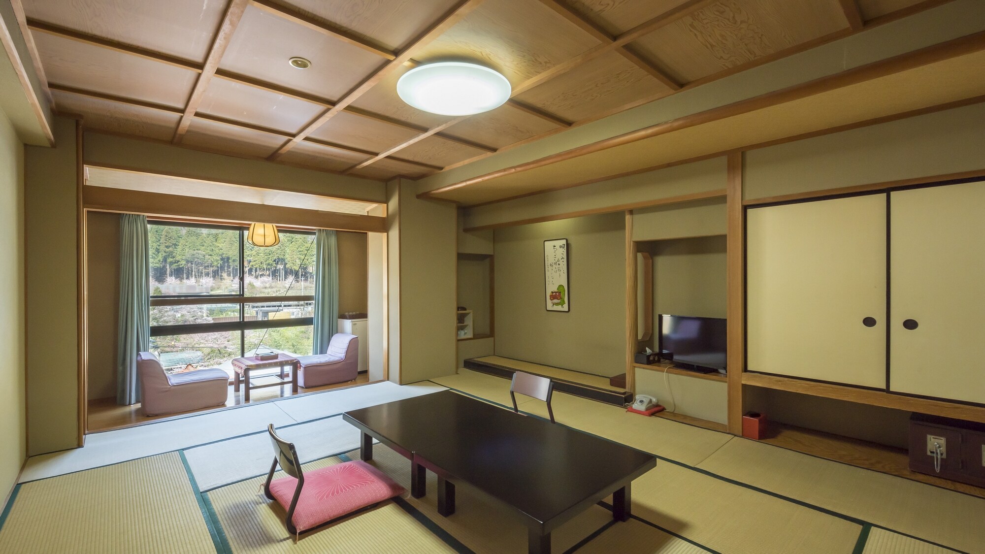 Một ví dụ về phòng theo phong cách Nhật Bản rộng 12 chiếu tatami. Hãy thư giãn với vợ/chồng hoặc bạn bè của bạn.