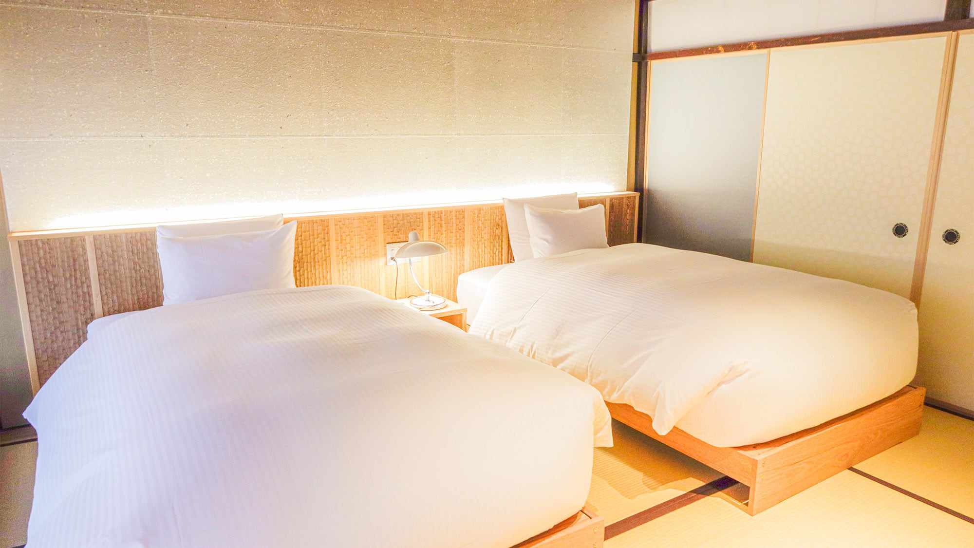 ・【2nd floor: Okunoma】A bedroom with two comfortable semi-double beds