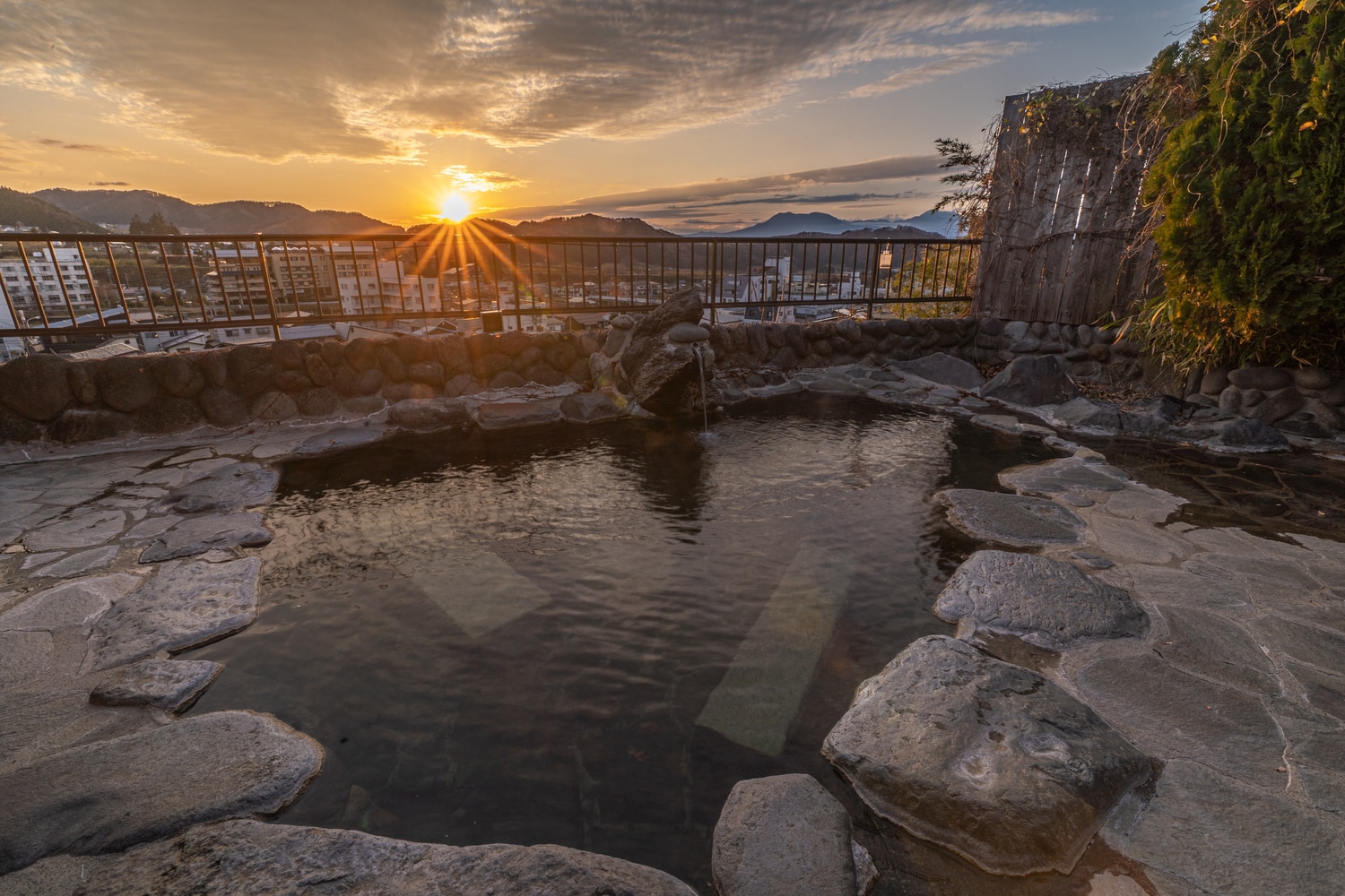 Private open-air bath (charged)