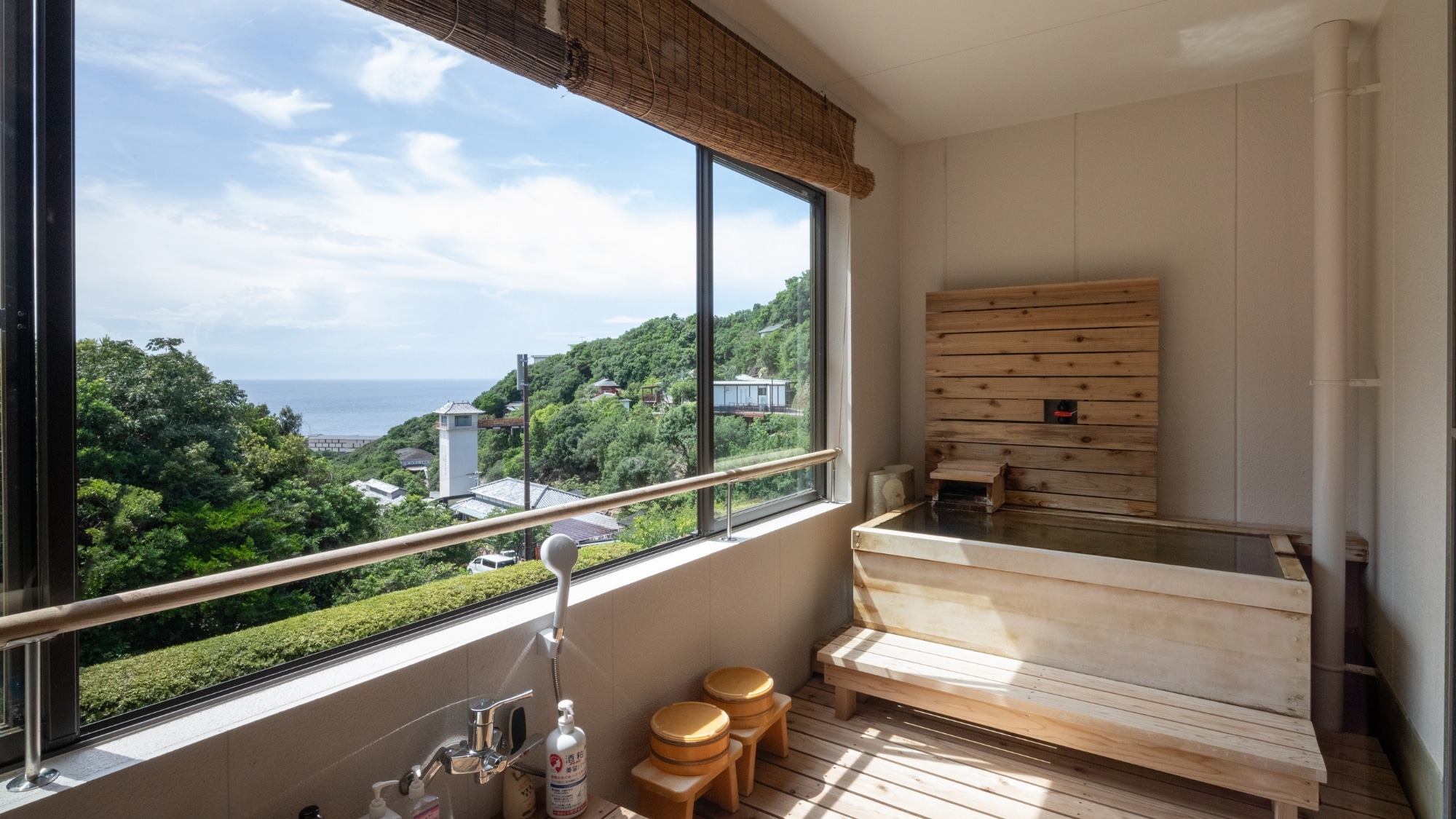 ③【面向大海的日式房(雙床)】10張榻榻米,最多可入住4人