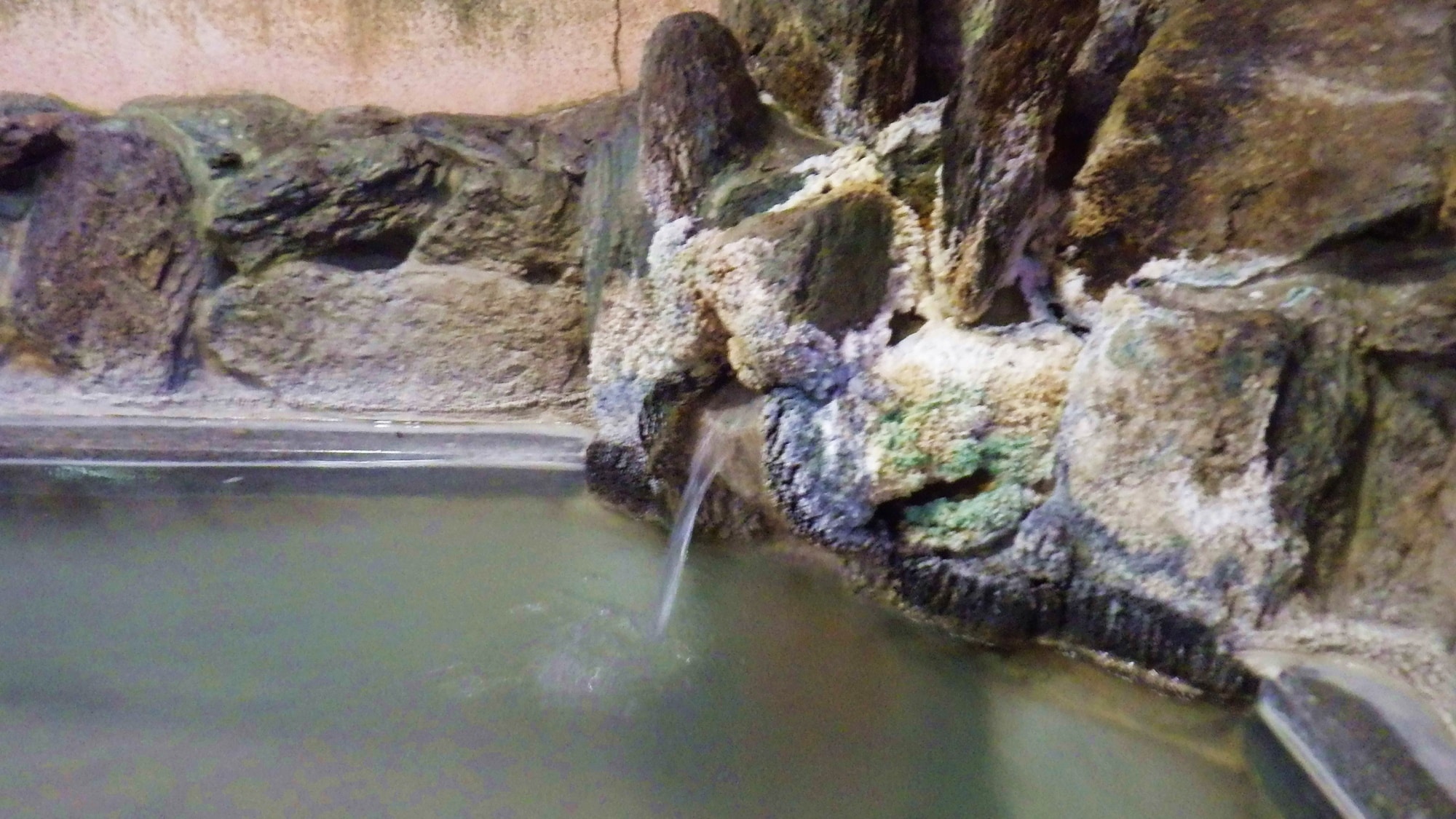 * [Large communal bath / women's bath] A natural hot spring that flows directly from the source, which is also a hot spring for beautiful skin. Make your skin smooth!