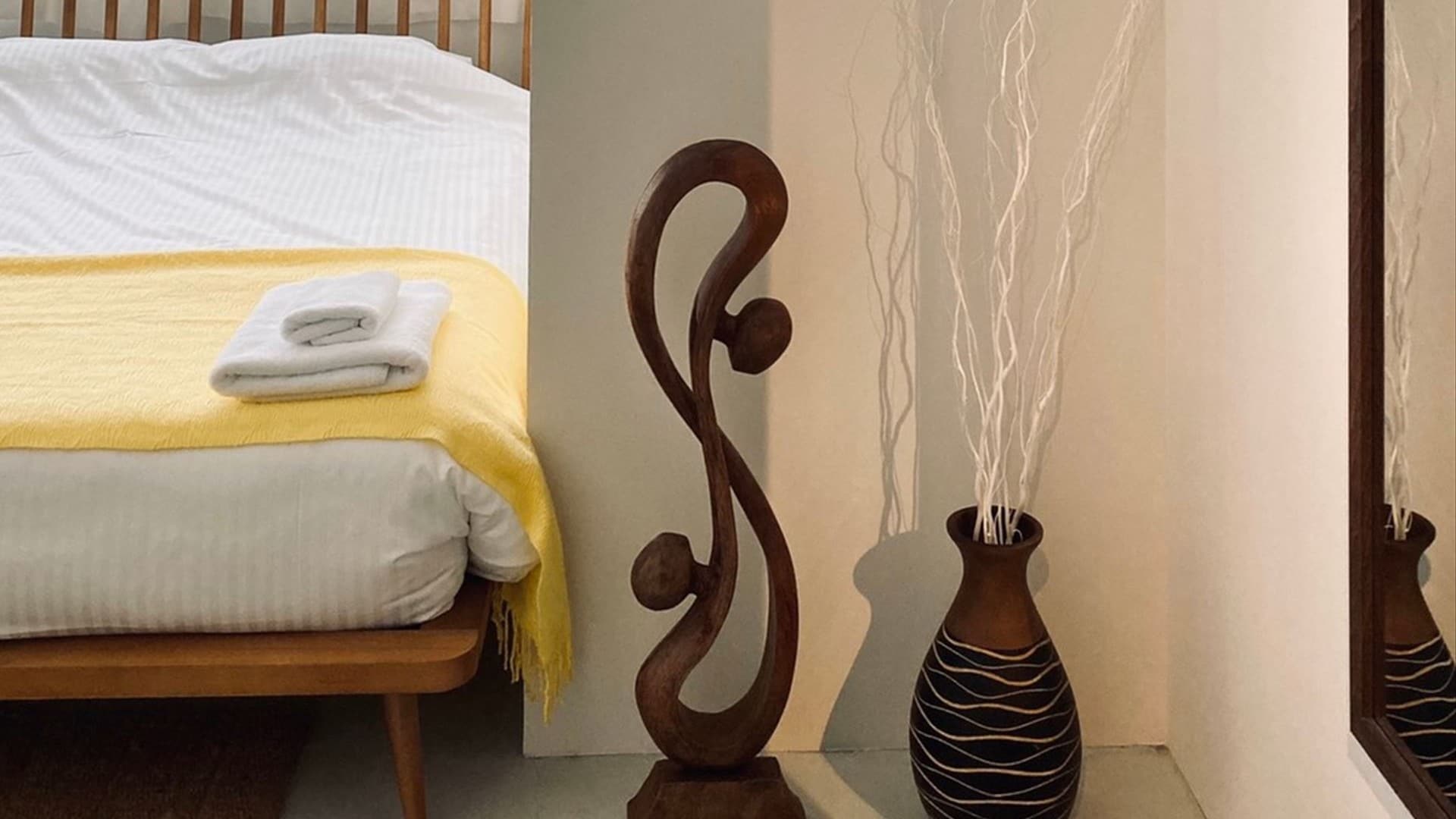 [Jo-To] This is a sunny private room with two double beds. Capacity is 4 people.