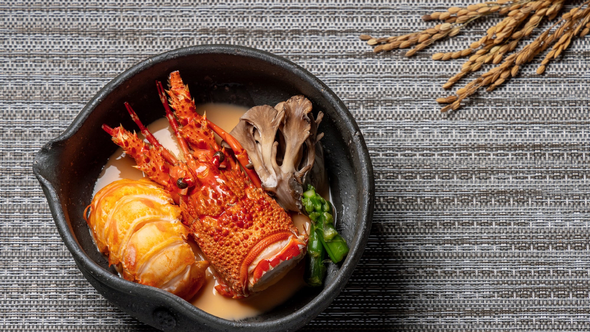 [2023 Autumn meal/Golden moon meal] “Ise shrimp & Hokkaido maitake mushroom/gingko cream soup made with a whole spiny lobster”