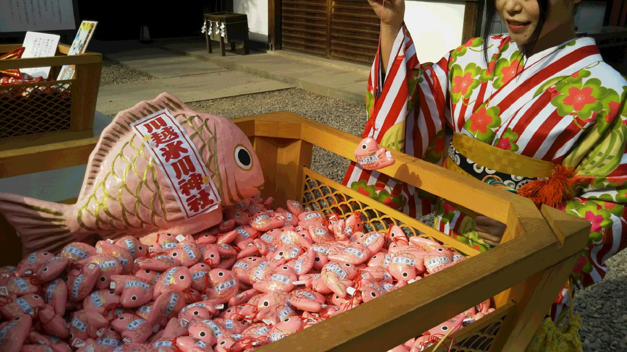 [Kawagoe Hikawa Shrine] So cute! Let's catch the Aitai (sea bream) fortune slip with a fishing rod.