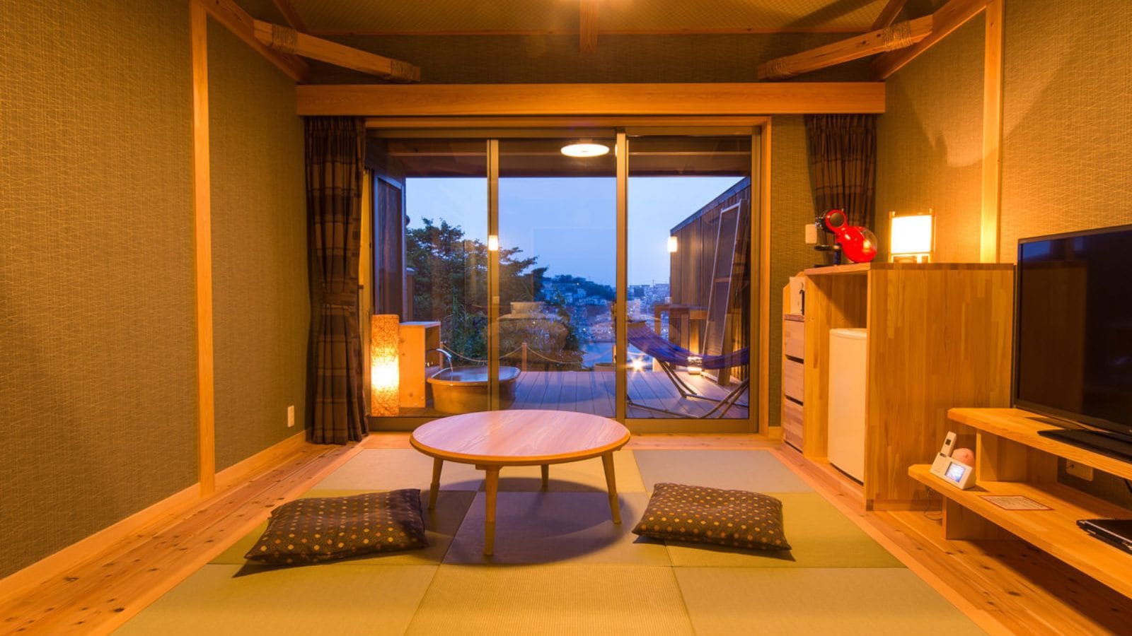 ■Saikanosato■Room with open-air bath [Fuku-no-ma] (Ceramic bathtub)