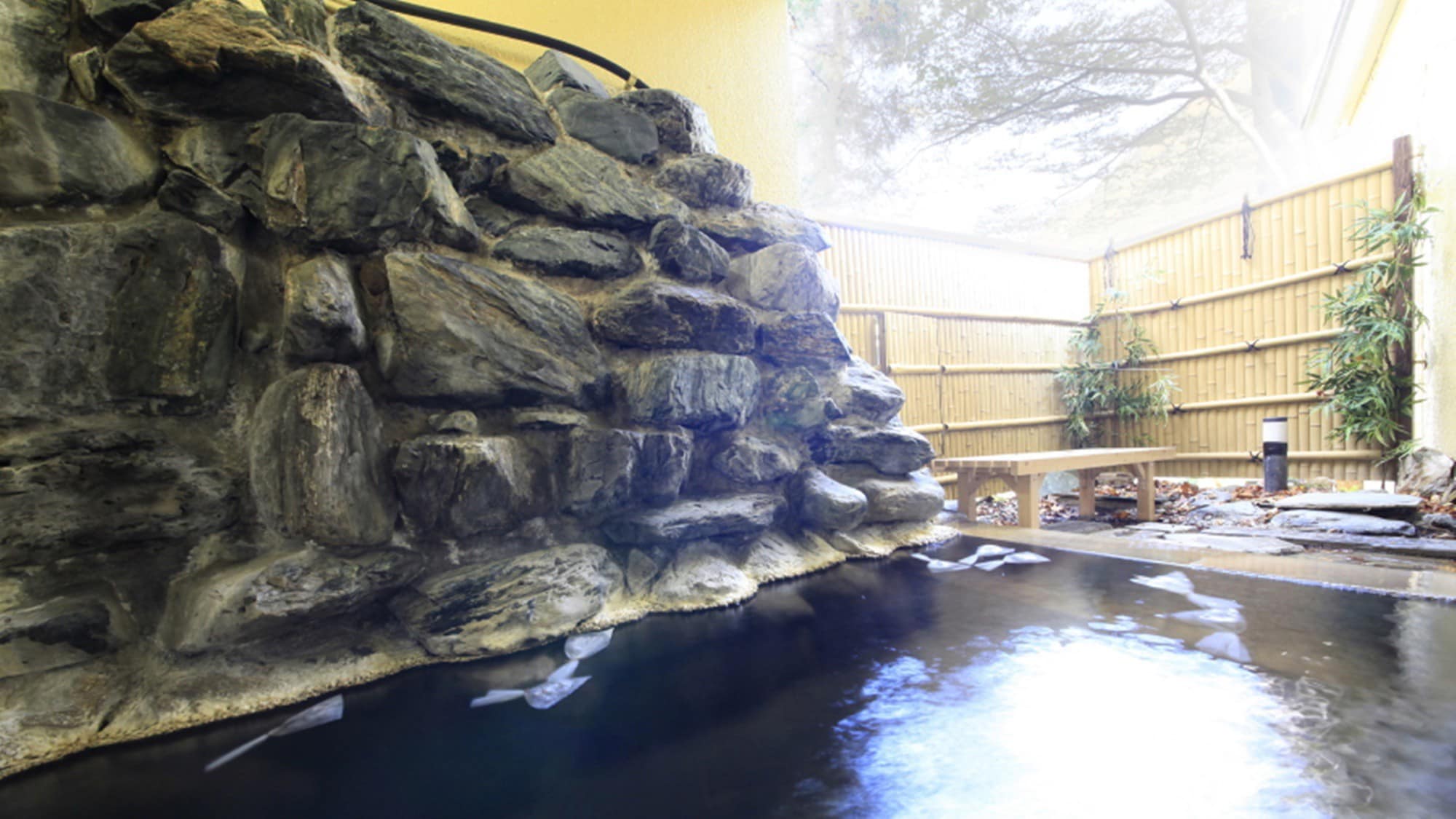 [Beautiful Skin Hot Springs] A natural hot spring with 400 years of history.