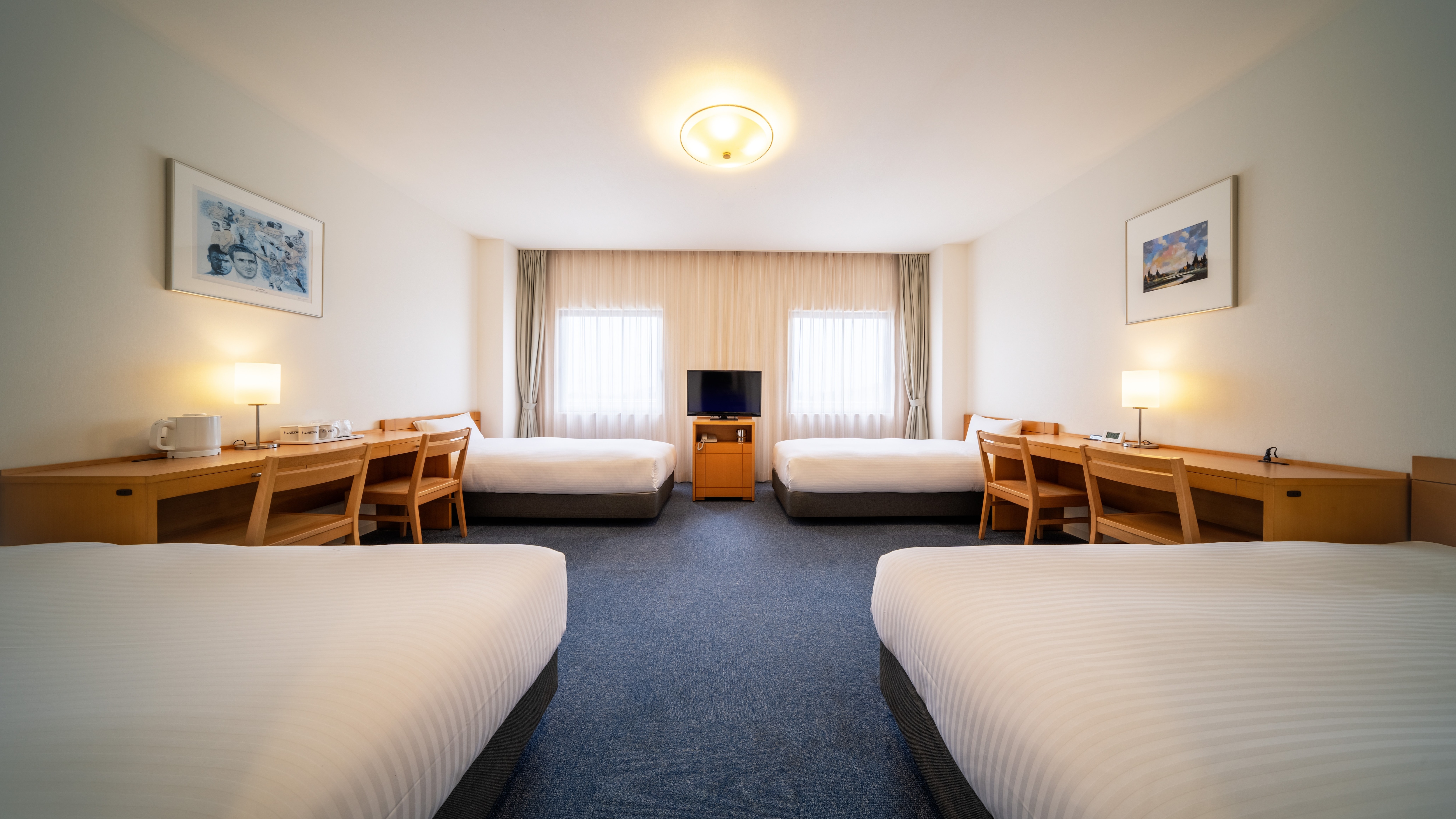 <North Wing Fourth Room> Bed