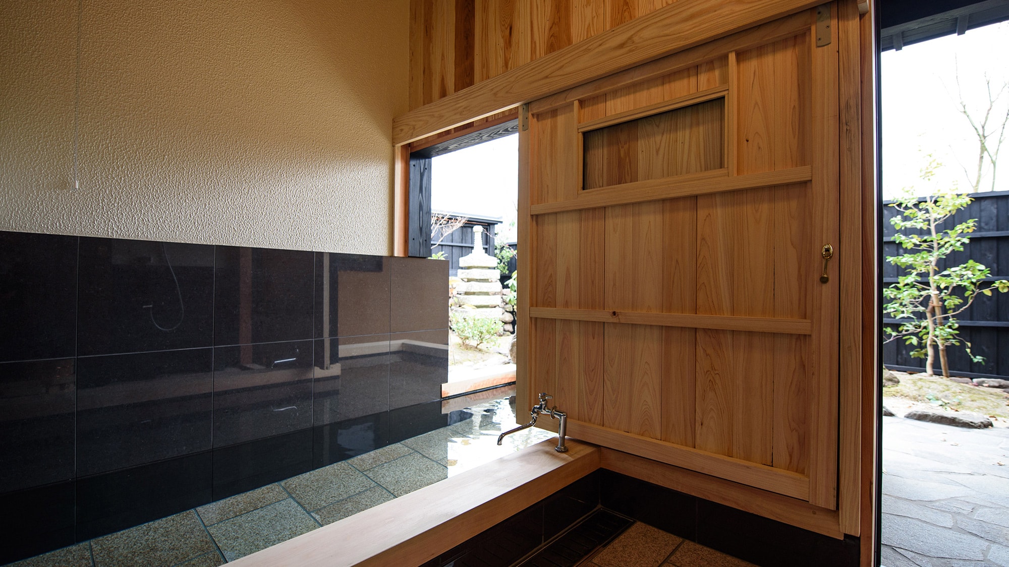 [Sakura Room]: Indoor bath