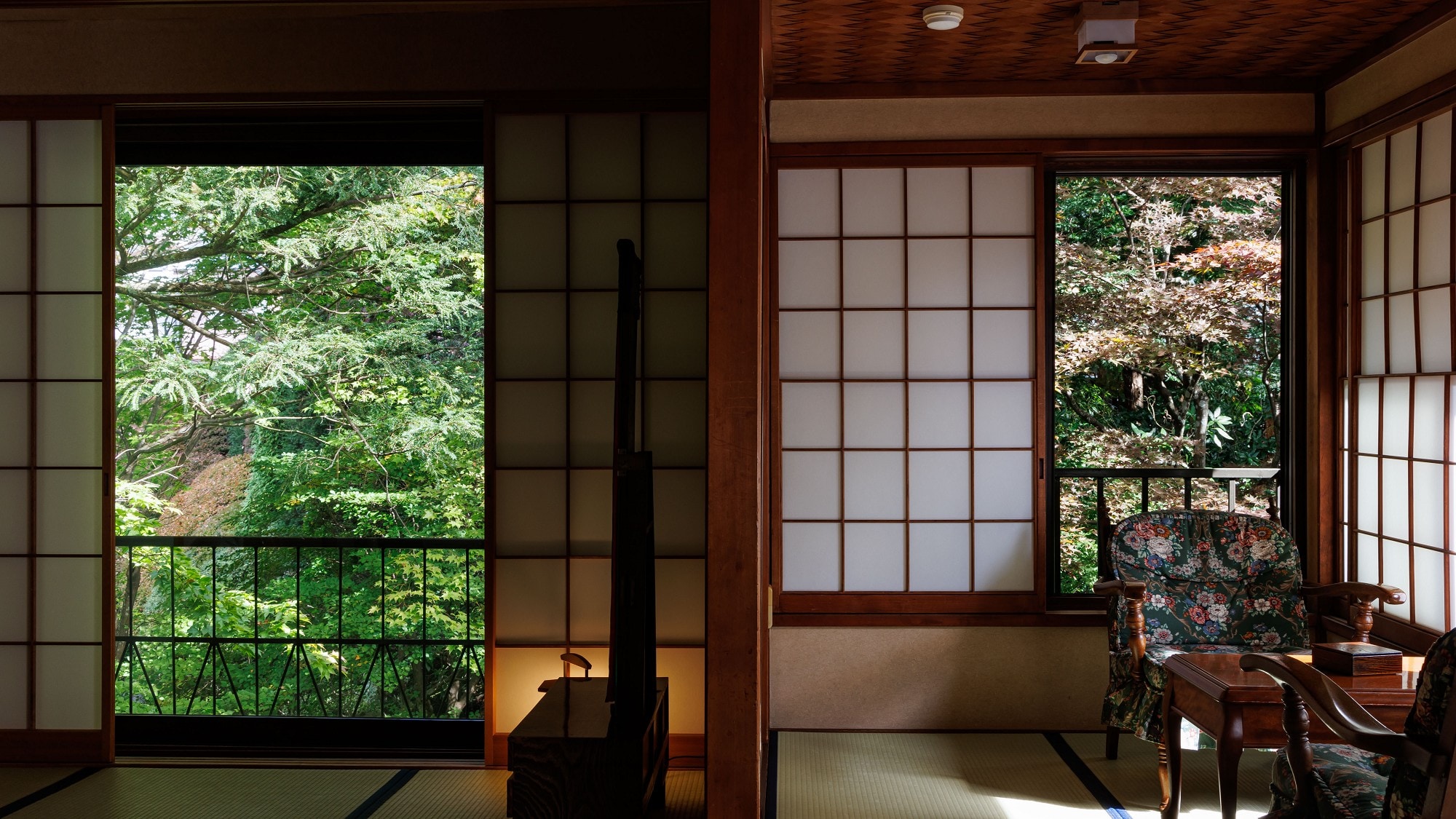 ■ [Fuji] Main building Japanese-style room, 14 tatami mats / Overlooking the Japanese garden reflecting the four seasons