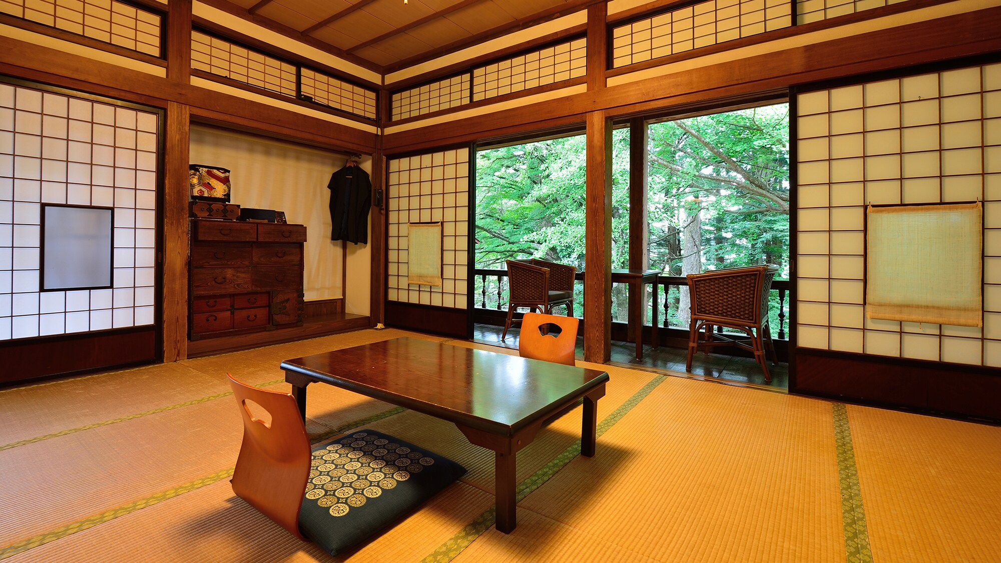 *[10 tatami mats / example guest room] Please relax and unwind in this elegant Japanese-style room.