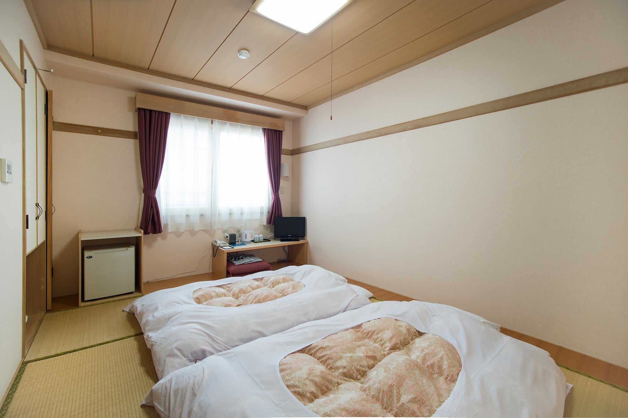 Japanese-style room (bedding)