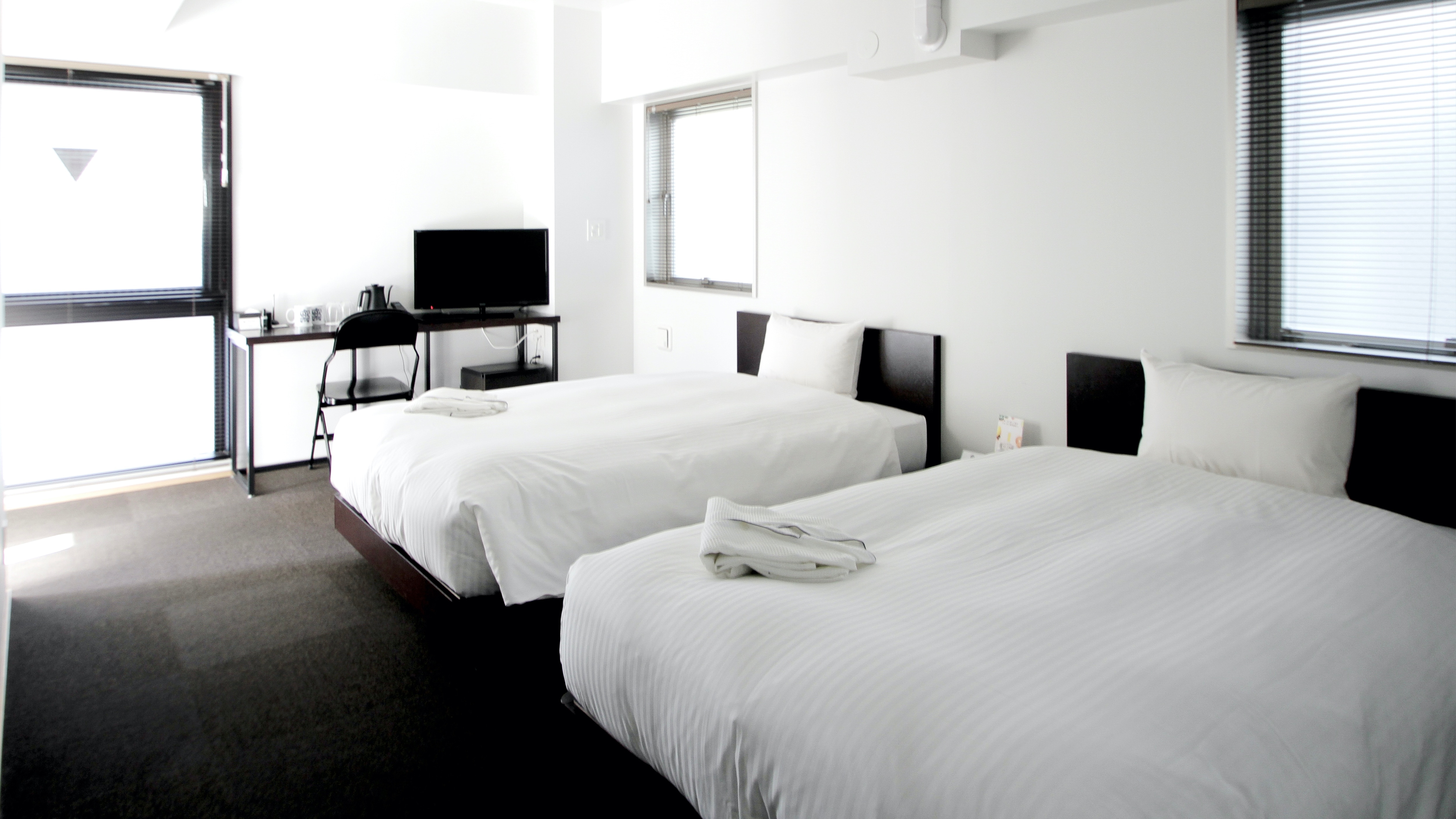 Superior Twin Room (26㎡/2 semi-double beds 120cm wide/2-3 guests)