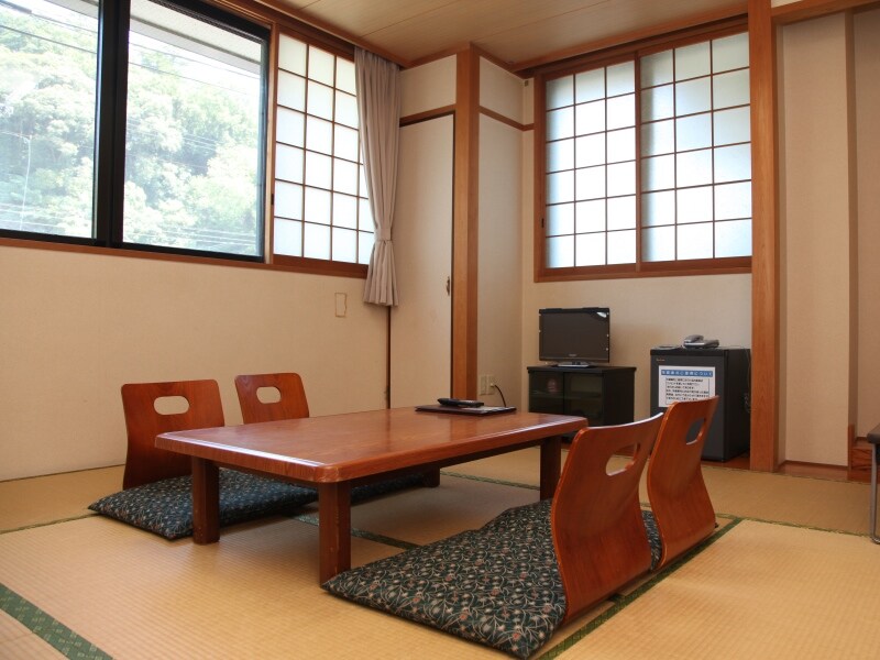 [Lily Room] Japanese-style room, 8 tatami mats