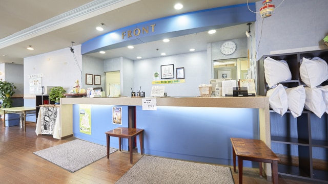 4th floor front lobby