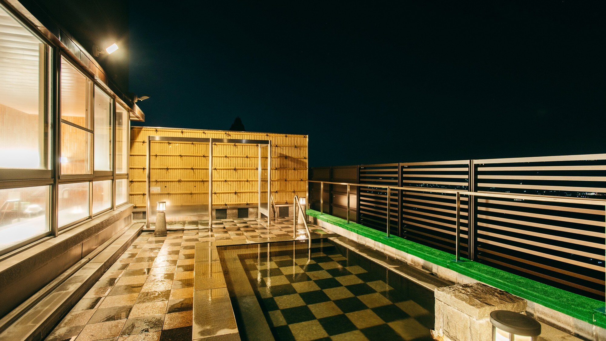 Open-air bath (night)