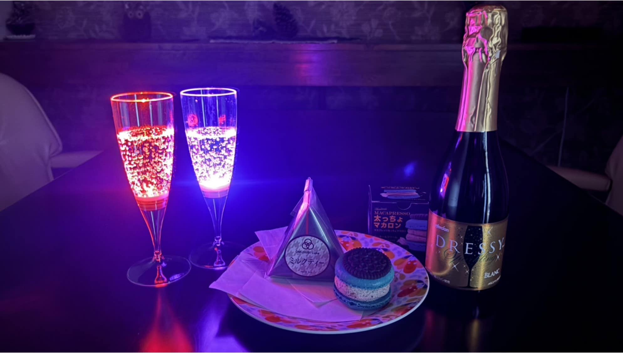 Đèn LED Champagne & 24 Đá