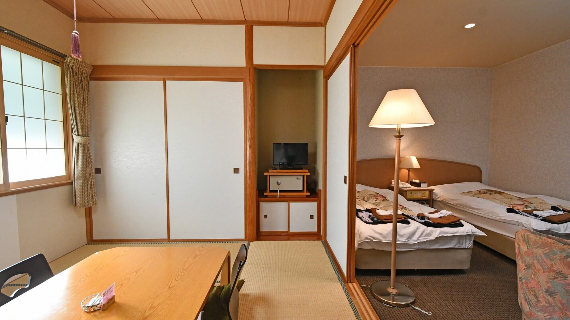 [Special Japanese-Western Room] A premium guest room with a twin-bedded Western-style room and a 5-tatami Japanese-style room.