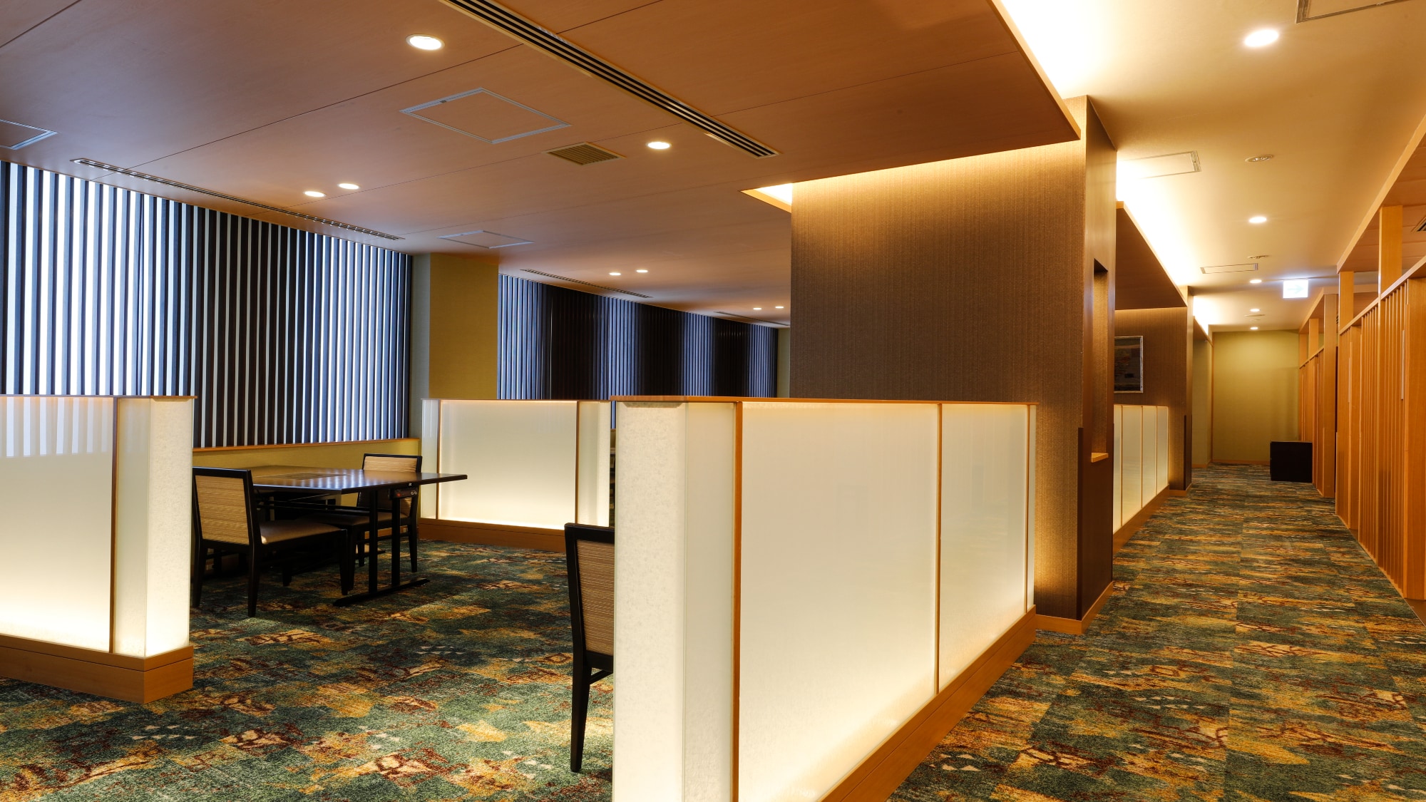 [Dining]