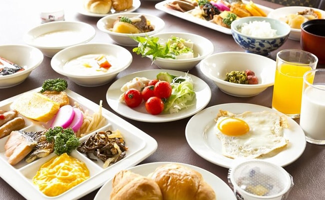 Breakfast is a Japanese and Western buffet style.