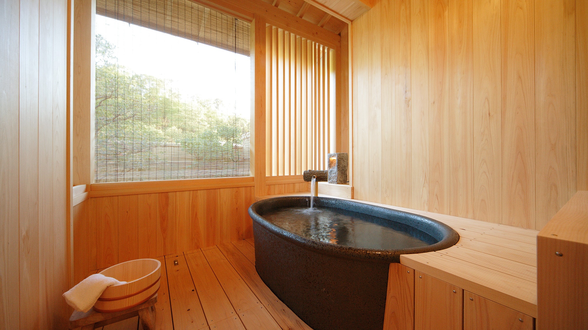 *Semi-open-air guest rooms