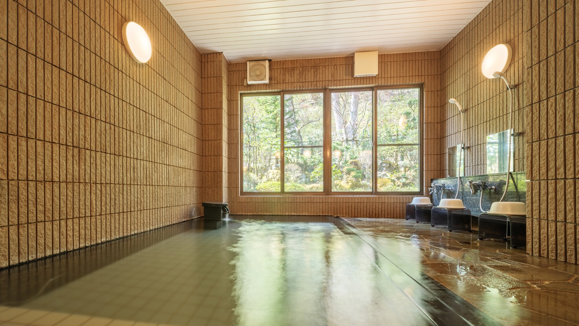 ◆Large public bath "Nakanoyu"